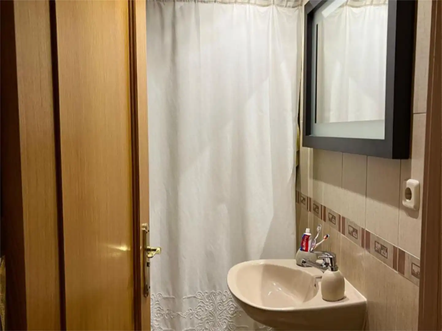 Baño de Piso de alquiler en Móstoles con Aire acondicionado, Calefacción y Jardín privado