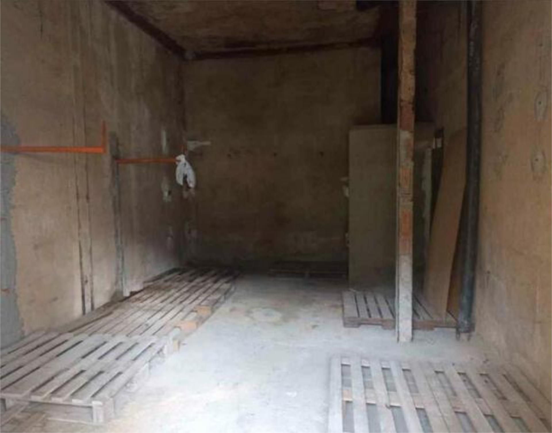 Box room to rent in Lena