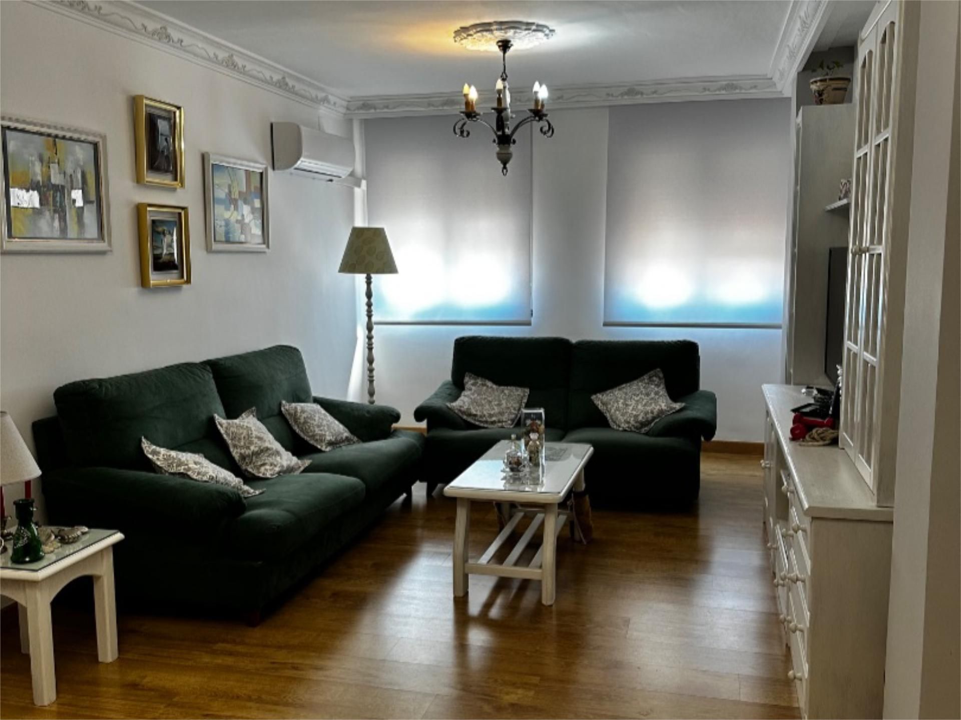 Sala d'estar de Pis en venda en La Rinconada amb Aire condicionat, Calefacció i Parquet