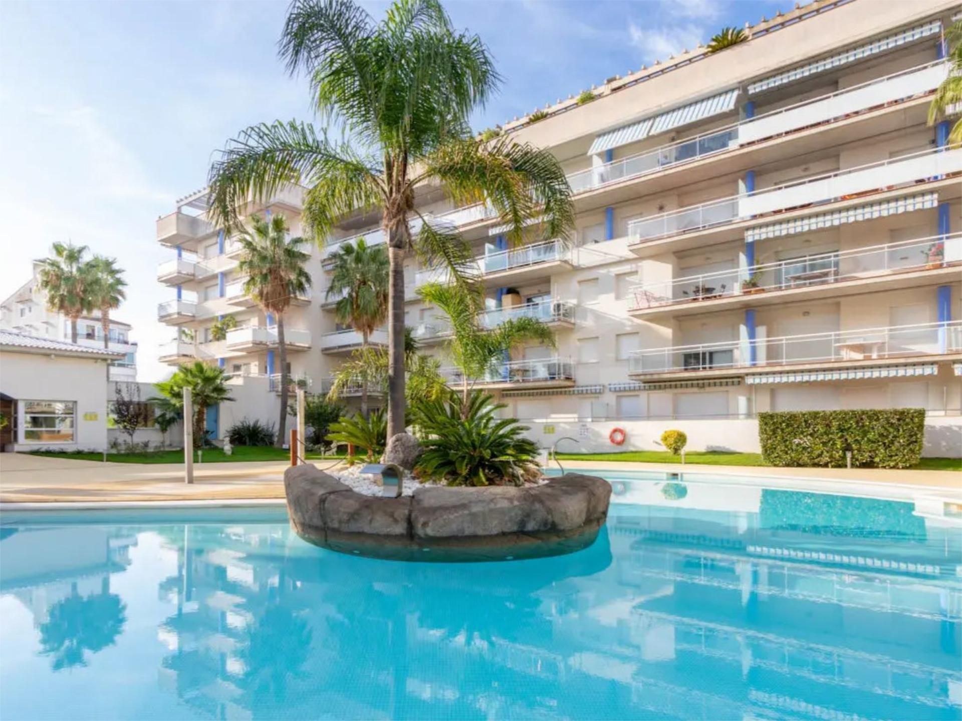 Flat for sale in Avinguda Port Canigó, 15, Roses Exterior view of Flat for sale in Roses with Air Conditioner, Terrace and Swimming Pool