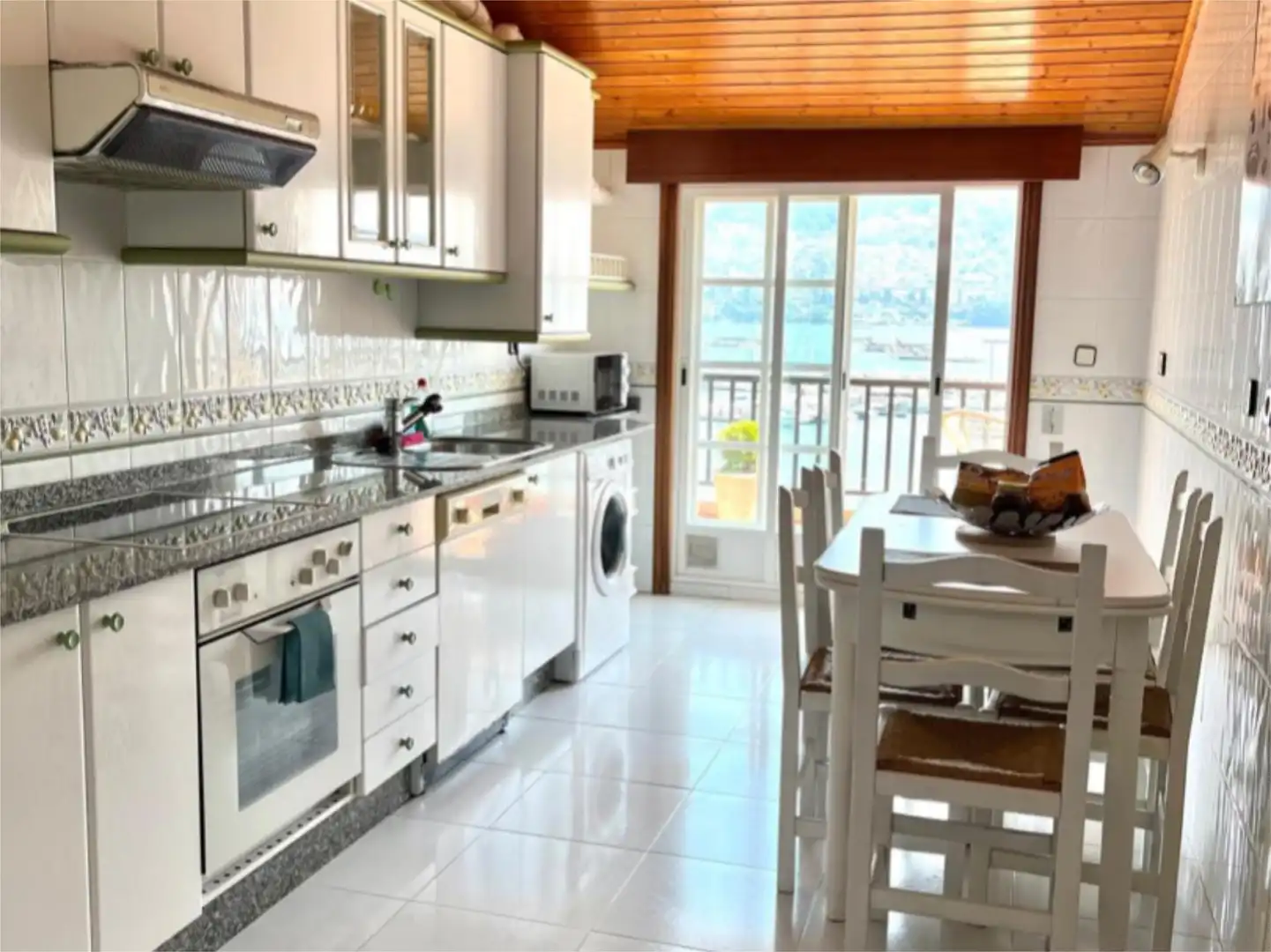 Flat for rent in Estrada Cangas-Vilaboa, 12, Moaña Kitchen of Flat for rent in Moaña with Heating, Parquet flooring and Terrace