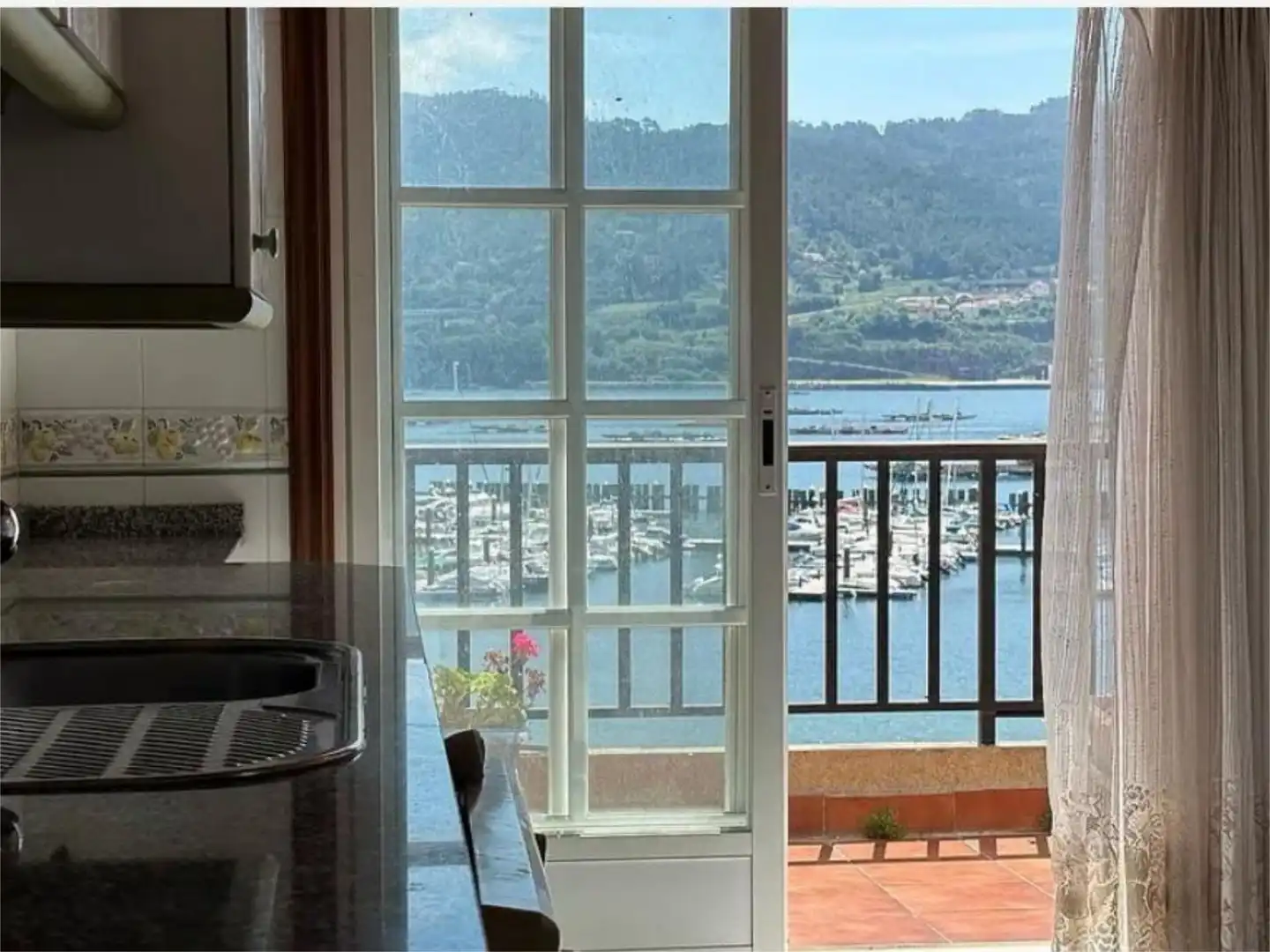 Flat for rent in Estrada Cangas-Vilaboa, 12, Moaña Balcony of Flat for rent in Moaña with Heating, Parquet flooring and Terrace