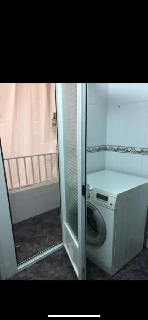 Zimmer in Carrer Ignasi Iglesias, 59, El Gall Schlafzimmer von Wohnung zur untervermieten in Esplugues de Llobregat mit Privatgarten, Terrasse und Schwimmbad