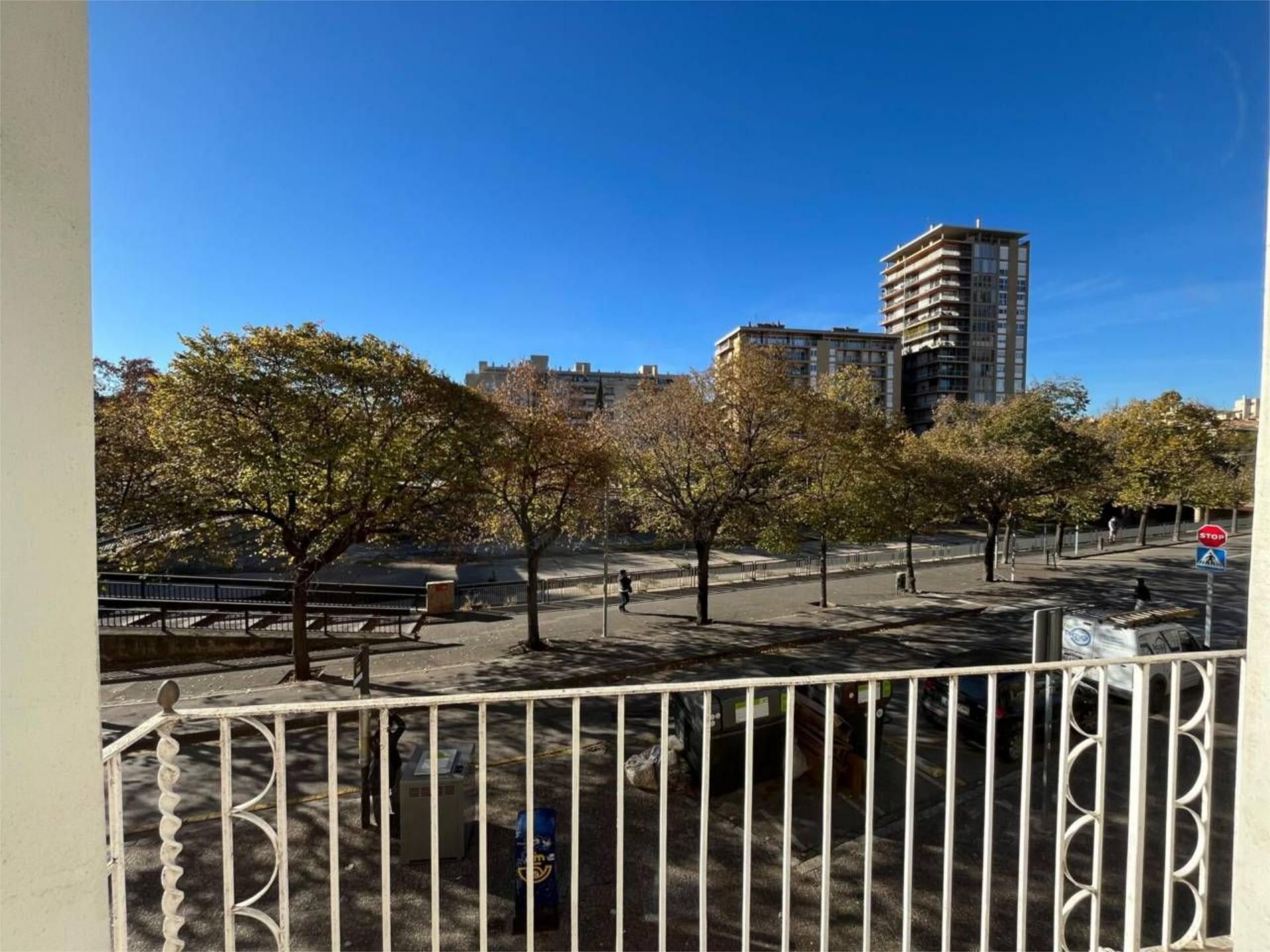 Vista exterior de Piso en venta en Girona Capital con Terraza y Balcón