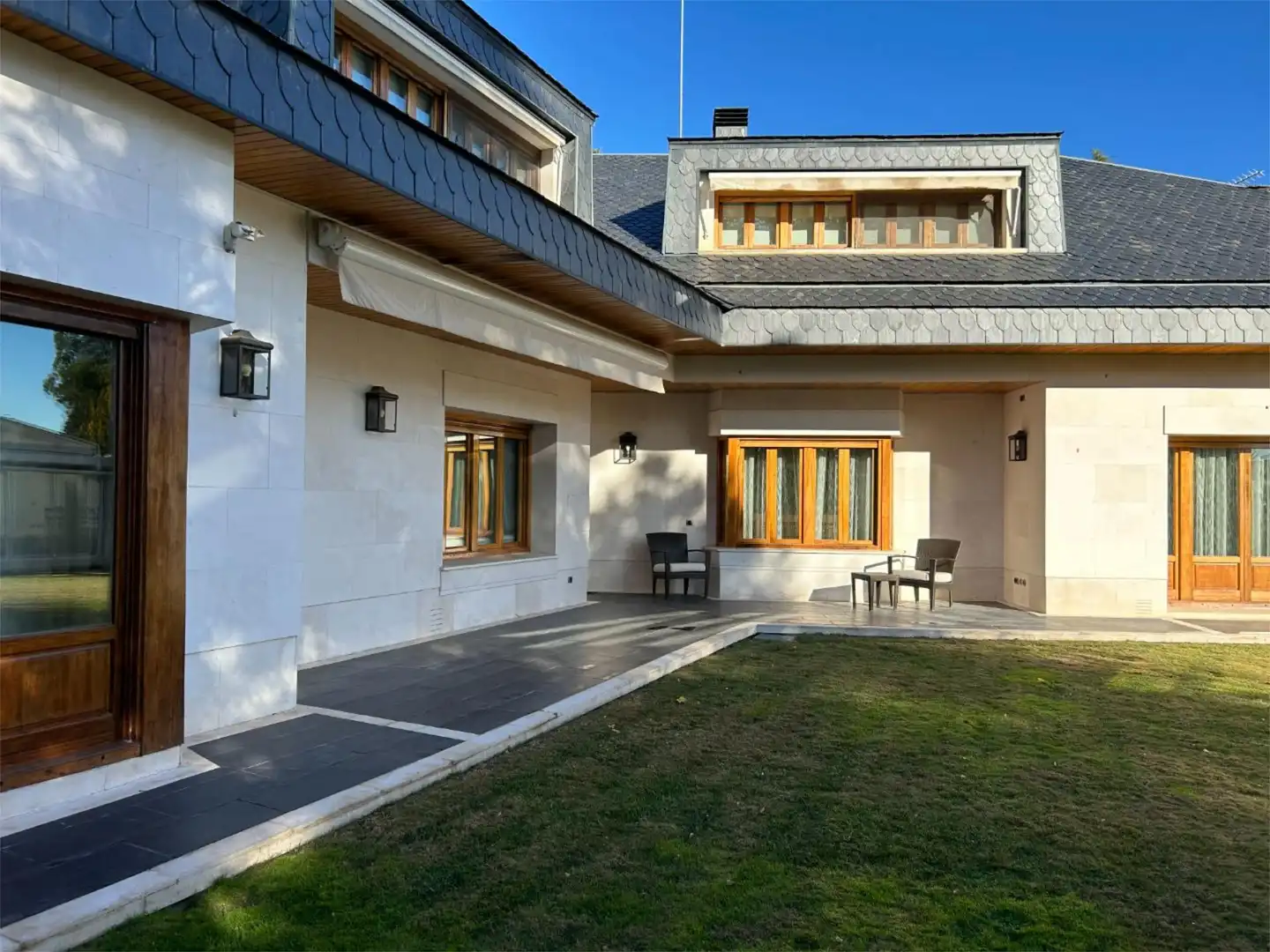 Casa o chalet en venta en Ronda de Sobradiel, 2, Conde Orgaz - Piovera Vista exterior de Casa o chalet en venta en Madrid con Aire acondicionado, Calefacción y Jardín privado