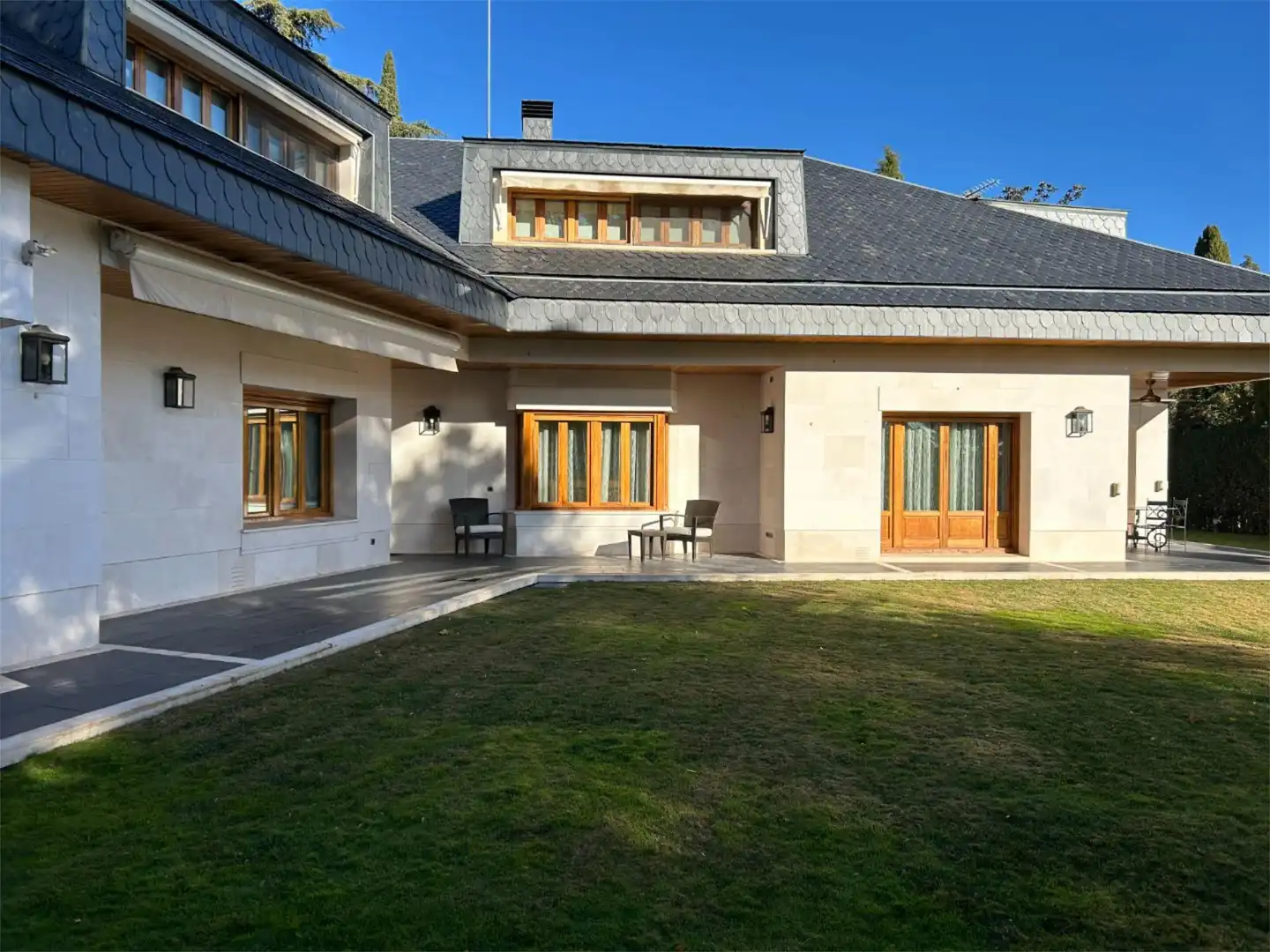 Casa o chalet en venta en Ronda de Sobradiel, 2, Conde Orgaz - Piovera Vista exterior de Casa o chalet en venta en Madrid con Aire acondicionado, Calefacción y Jardín privado