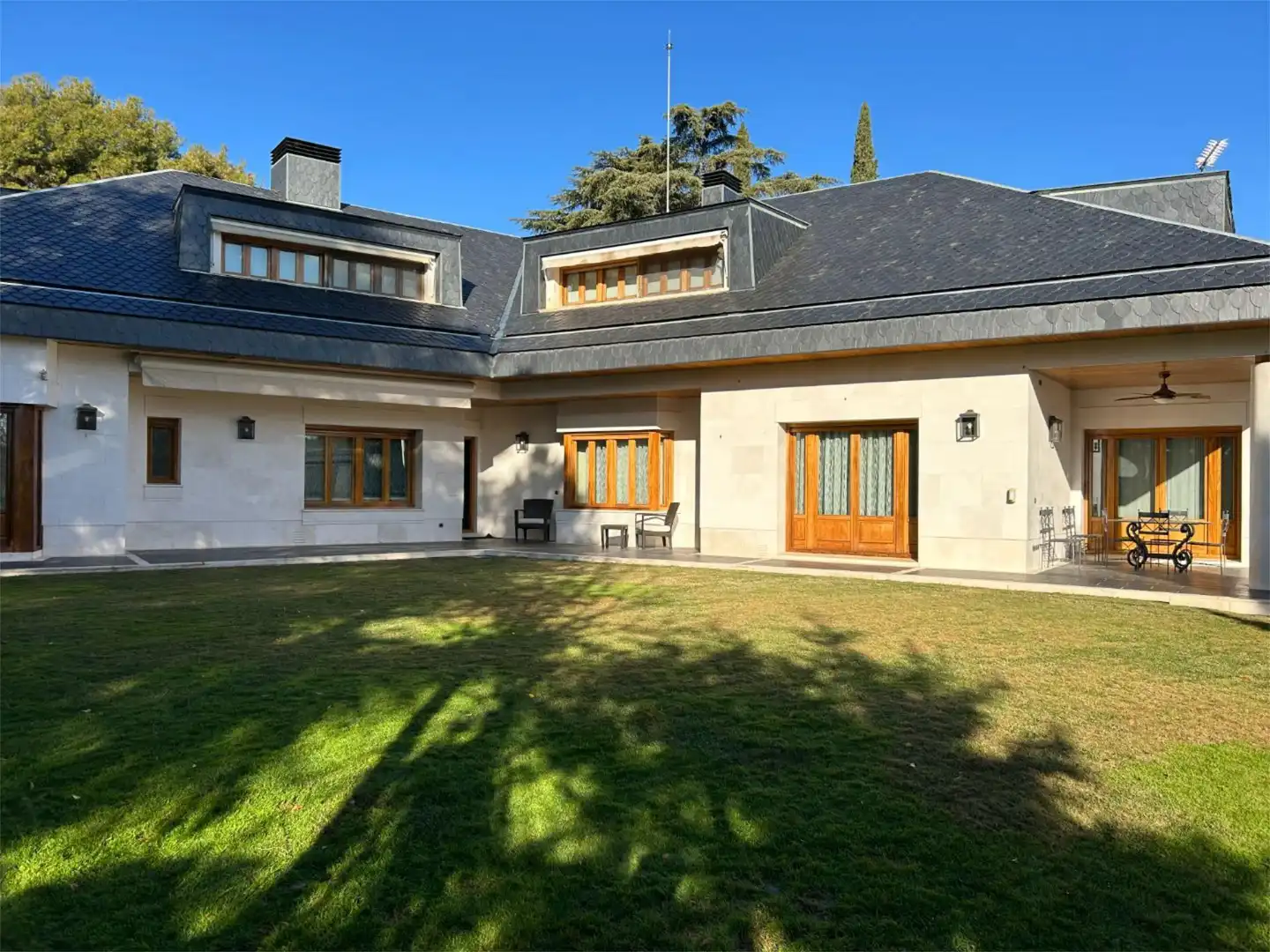 Casa o chalet en venta en Ronda de Sobradiel, 2, Conde Orgaz - Piovera Vista exterior de Casa o chalet en venta en Madrid con Aire acondicionado, Calefacción y Jardín privado
