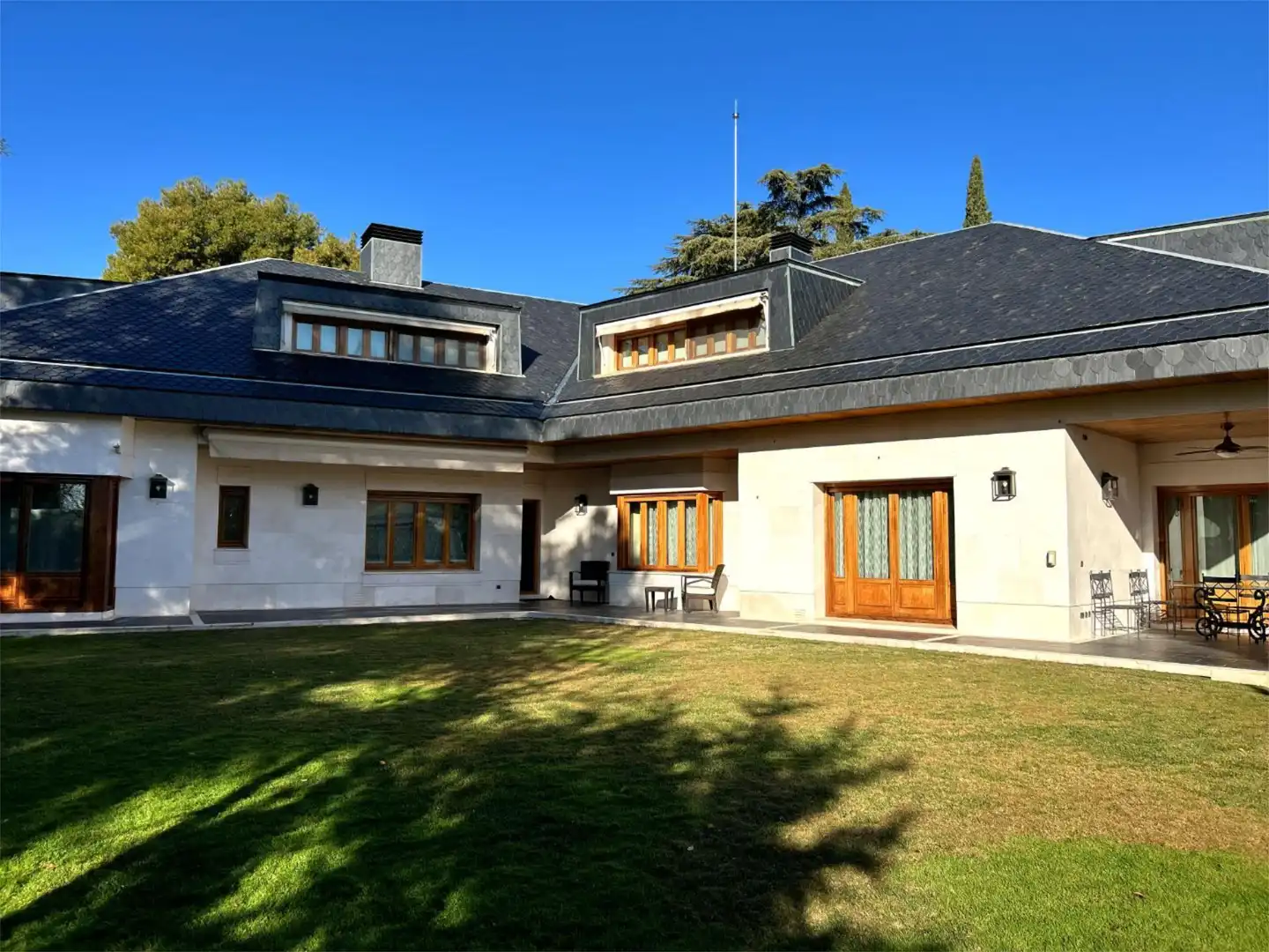 Casa o chalet en venta en Ronda de Sobradiel, 2, Conde Orgaz - Piovera Vista exterior de Casa o chalet en venta en Madrid con Aire acondicionado, Calefacción y Jardín privado