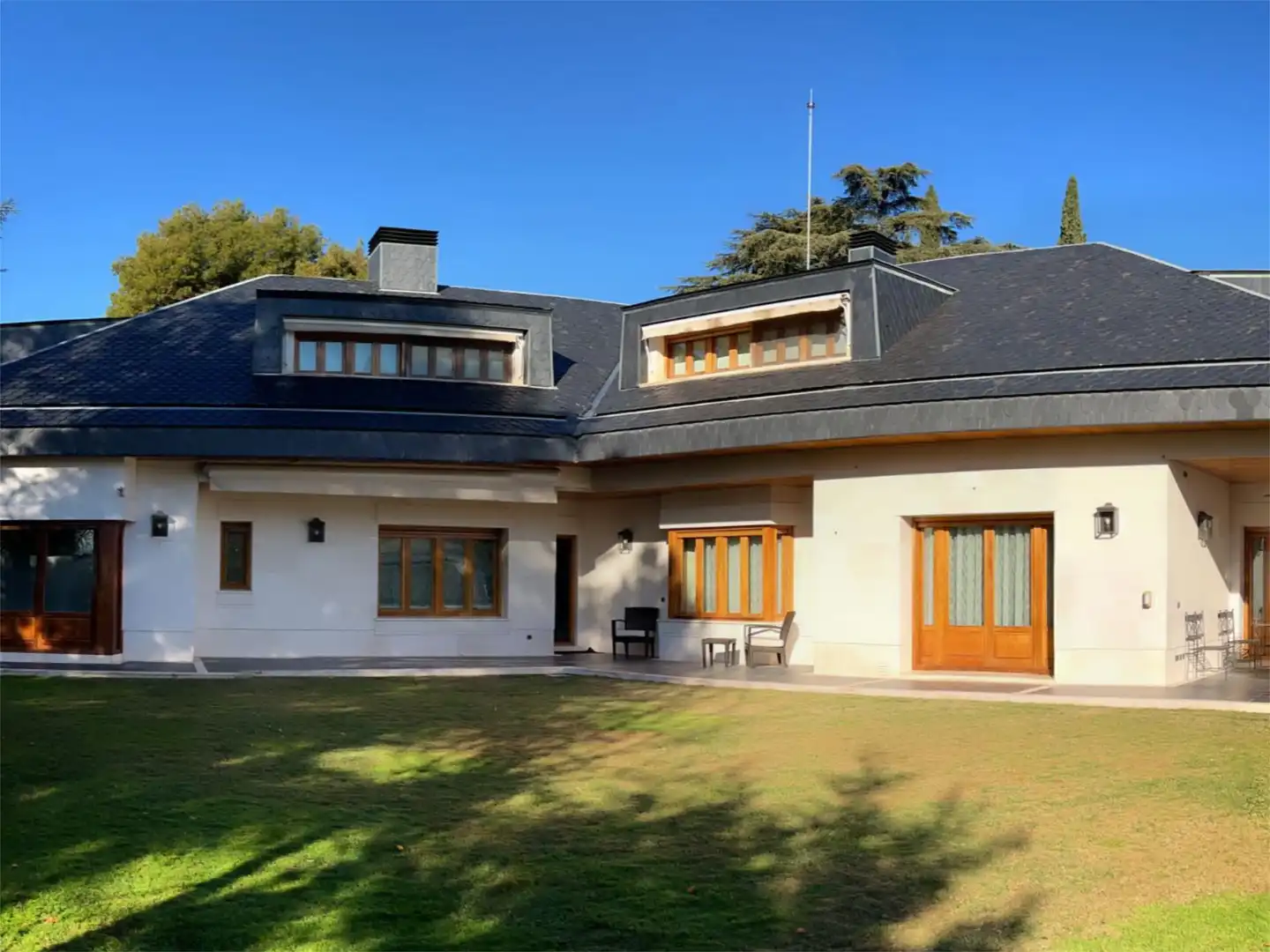 Casa o chalet en venta en Ronda de Sobradiel, 2, Conde Orgaz - Piovera Vista exterior de Casa o chalet en venta en Madrid con Aire acondicionado, Calefacción y Jardín privado