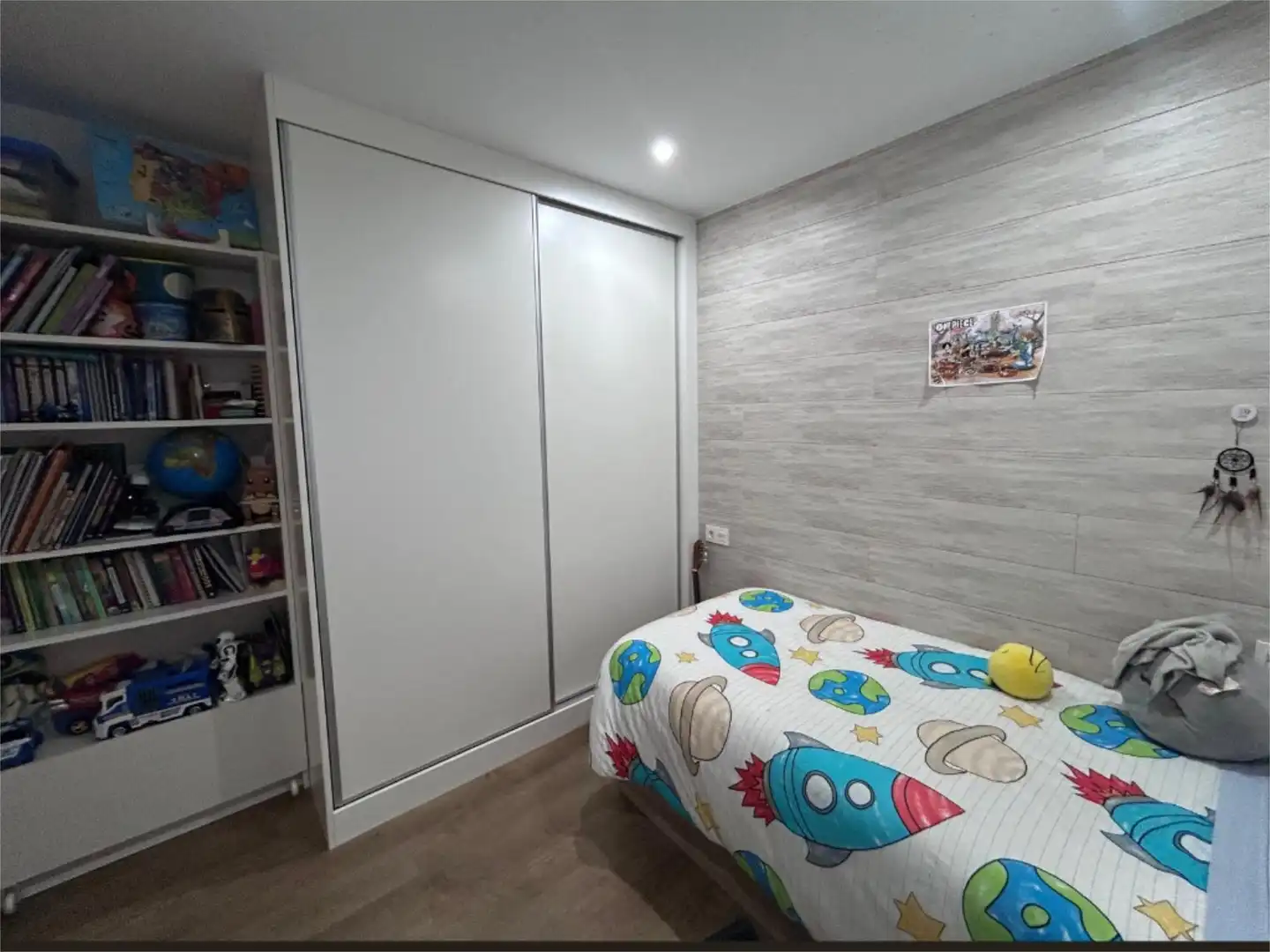 Flat for sale in Calle el Trevenque, 30, Crta. De la Sierra Bedroom of Flat for sale in Granada with Parquet flooring and Balcony
