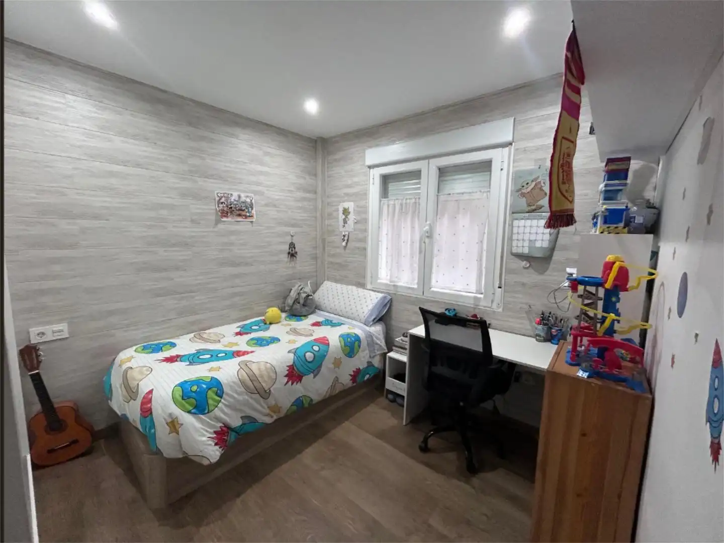 Flat for sale in Calle el Trevenque, 30, Crta. De la Sierra Bedroom of Flat for sale in Granada with Parquet flooring and Balcony