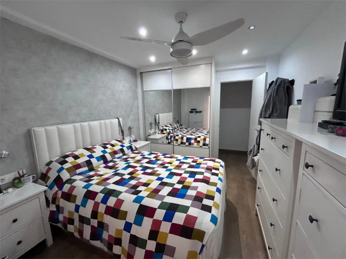 Flat for sale in Calle el Trevenque, 30, Crta. De la Sierra Bedroom of Flat for sale in Granada with Parquet flooring and Balcony