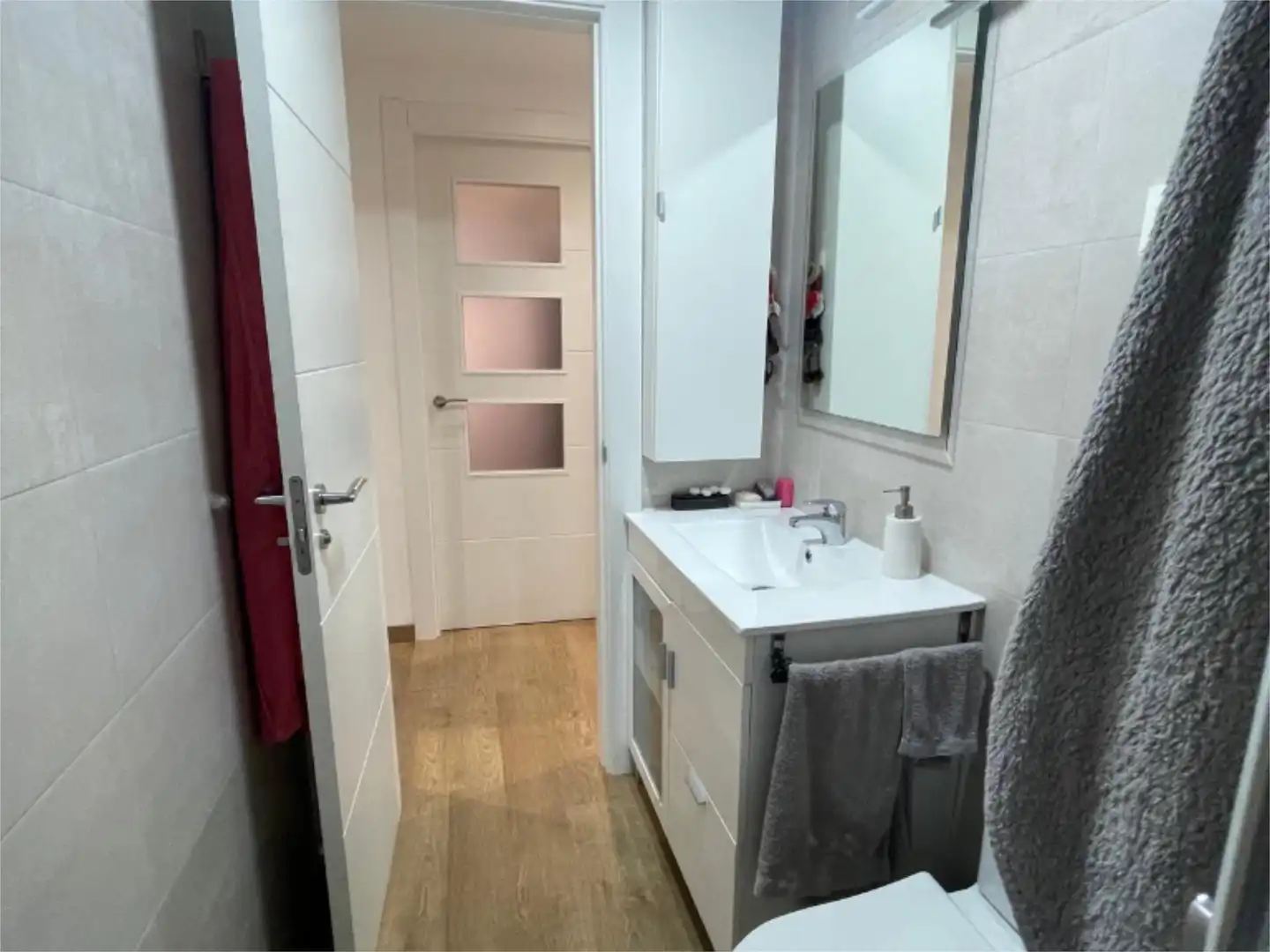 Flat for sale in Calle el Trevenque, 30, Crta. De la Sierra Bathroom of Flat for sale in Granada with Parquet flooring and Balcony