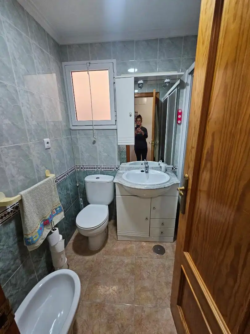 Flat for sale in Calle los Gases, 22, Avenida Habaneras - Curva de Palangre Bathroom of Flat for sale in Torrevieja with Air Conditioner, Heating and Private garden