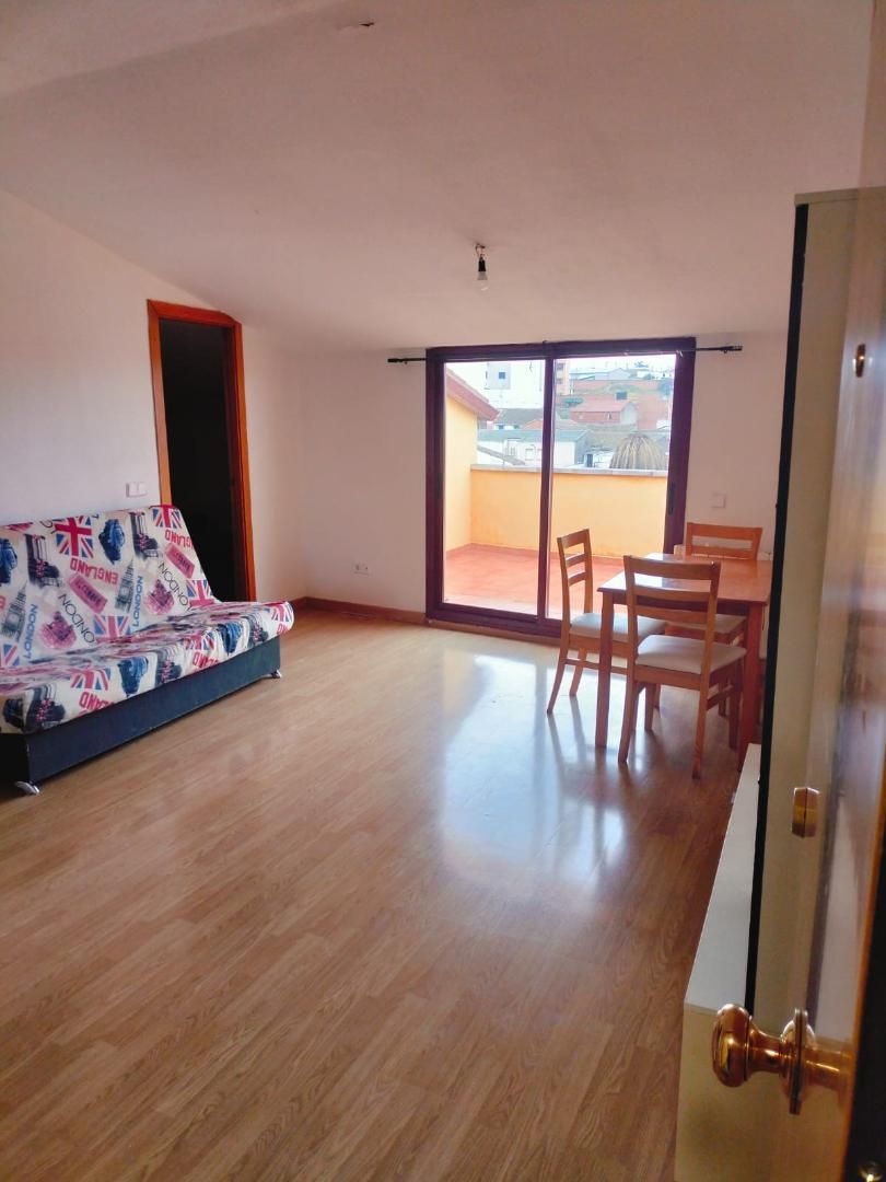 Habitación de Piso en venta en Camarena con Aire acondicionado y Balcón