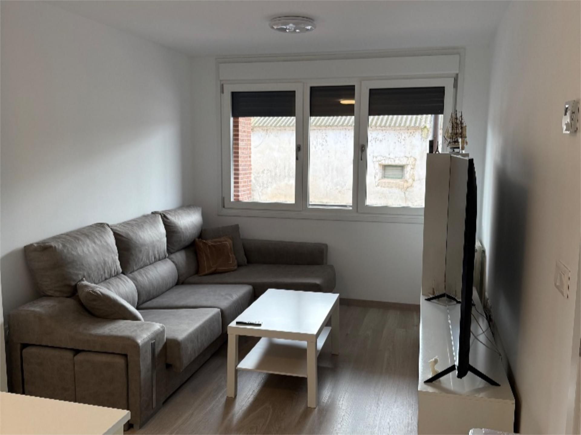 Living room of Flat for sale in Santovenia de Pisuerga  with Heating, Parquet flooring and Terrace