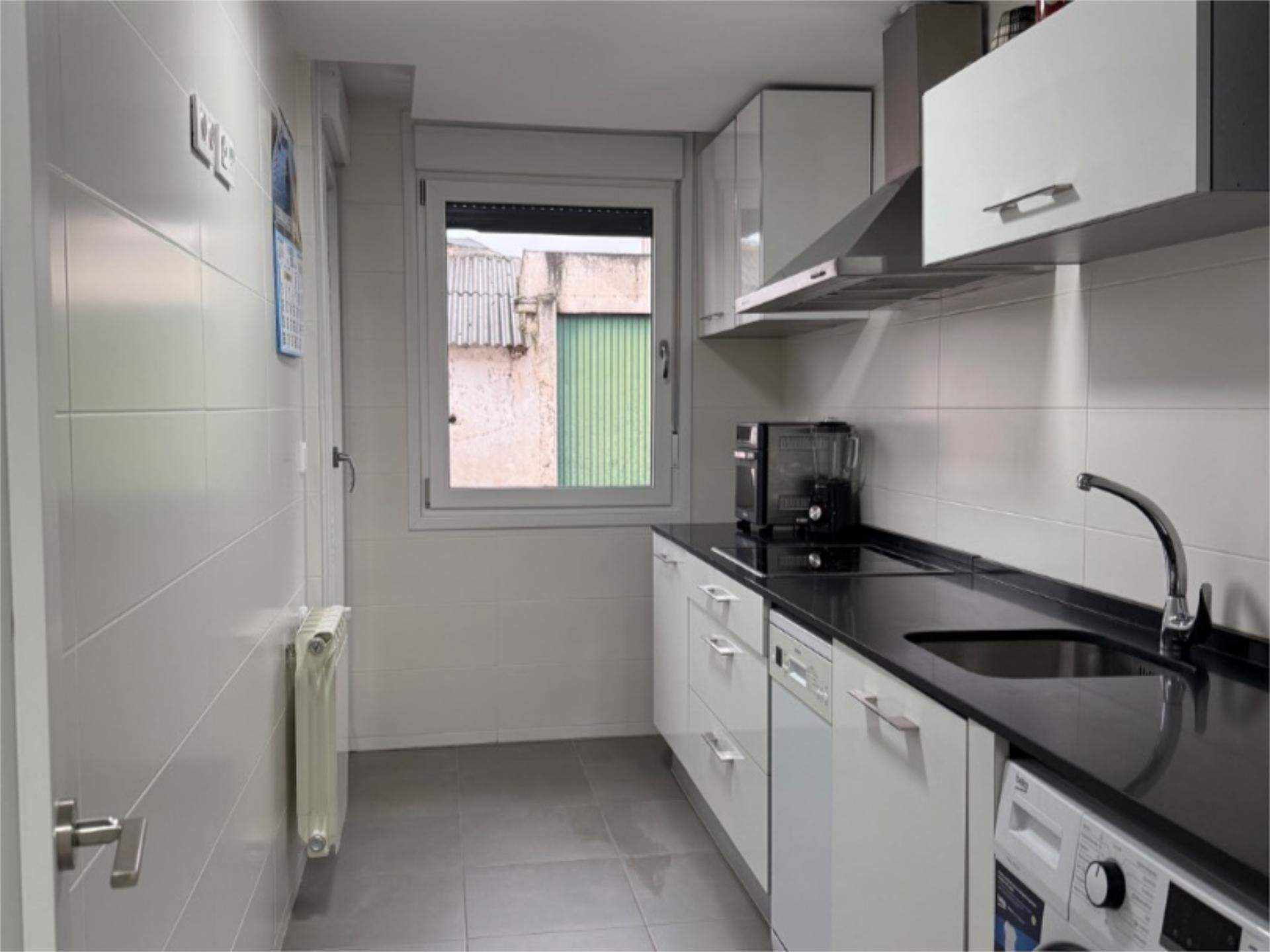 Cocina de Piso en venta en Santovenia de Pisuerga con Calefacción, Parquet y Terraza
