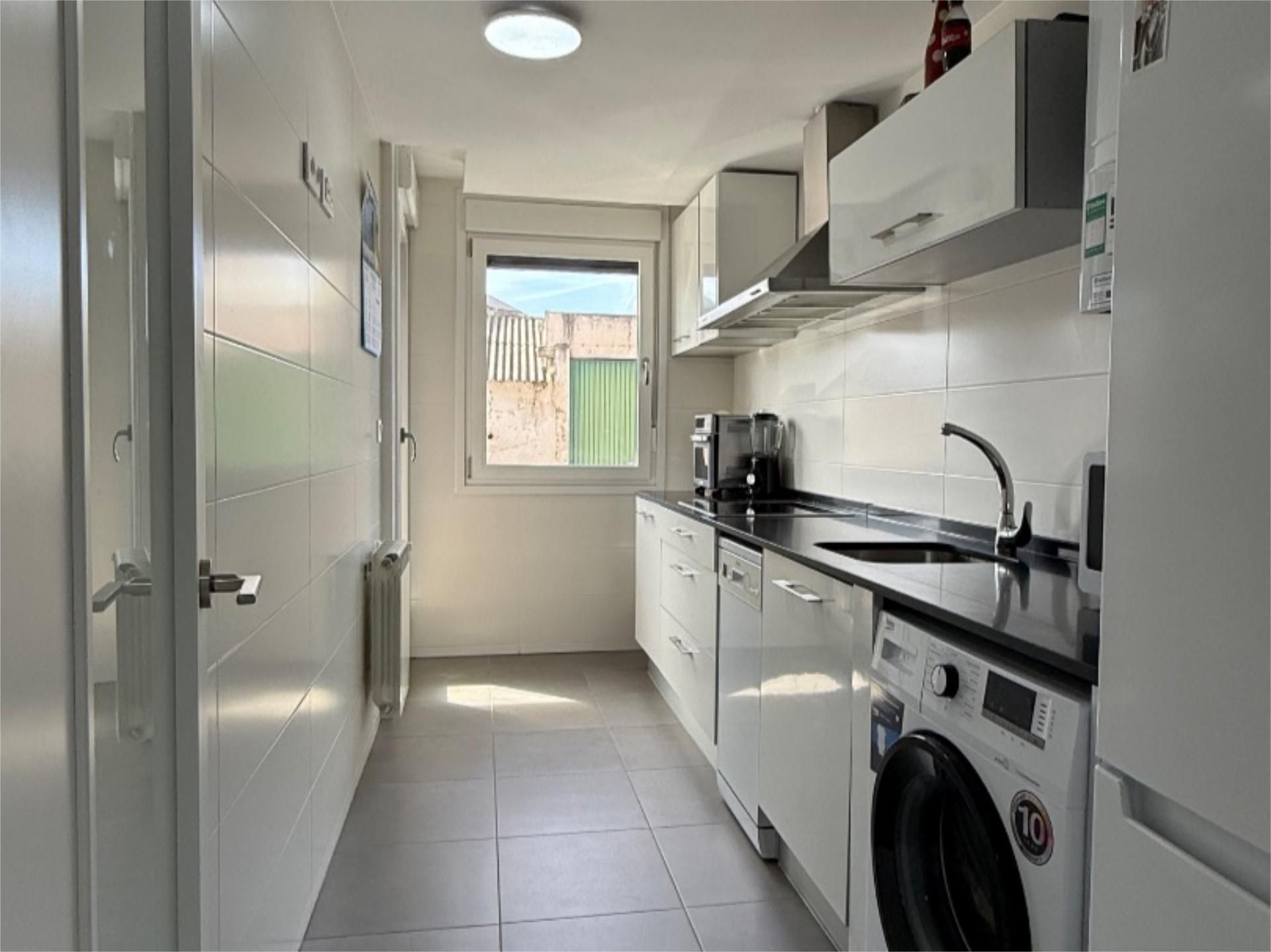 Cocina de Piso en venta en Santovenia de Pisuerga con Calefacción, Parquet y Terraza