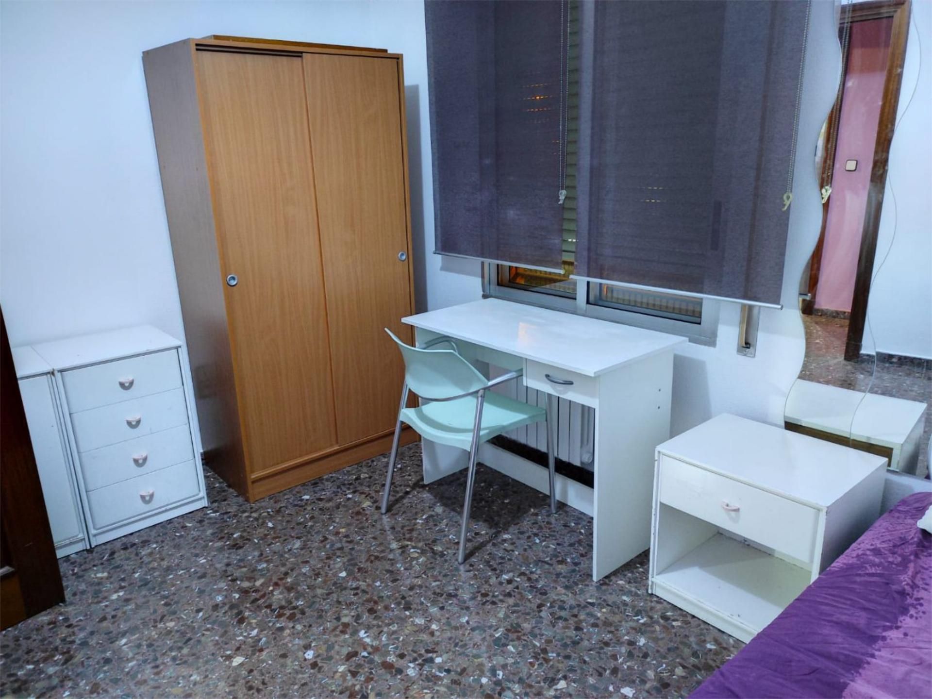 Dormitori de Pis per a compartir en  Zaragoza Capital amb Calefacció, Terrassa i Moblat