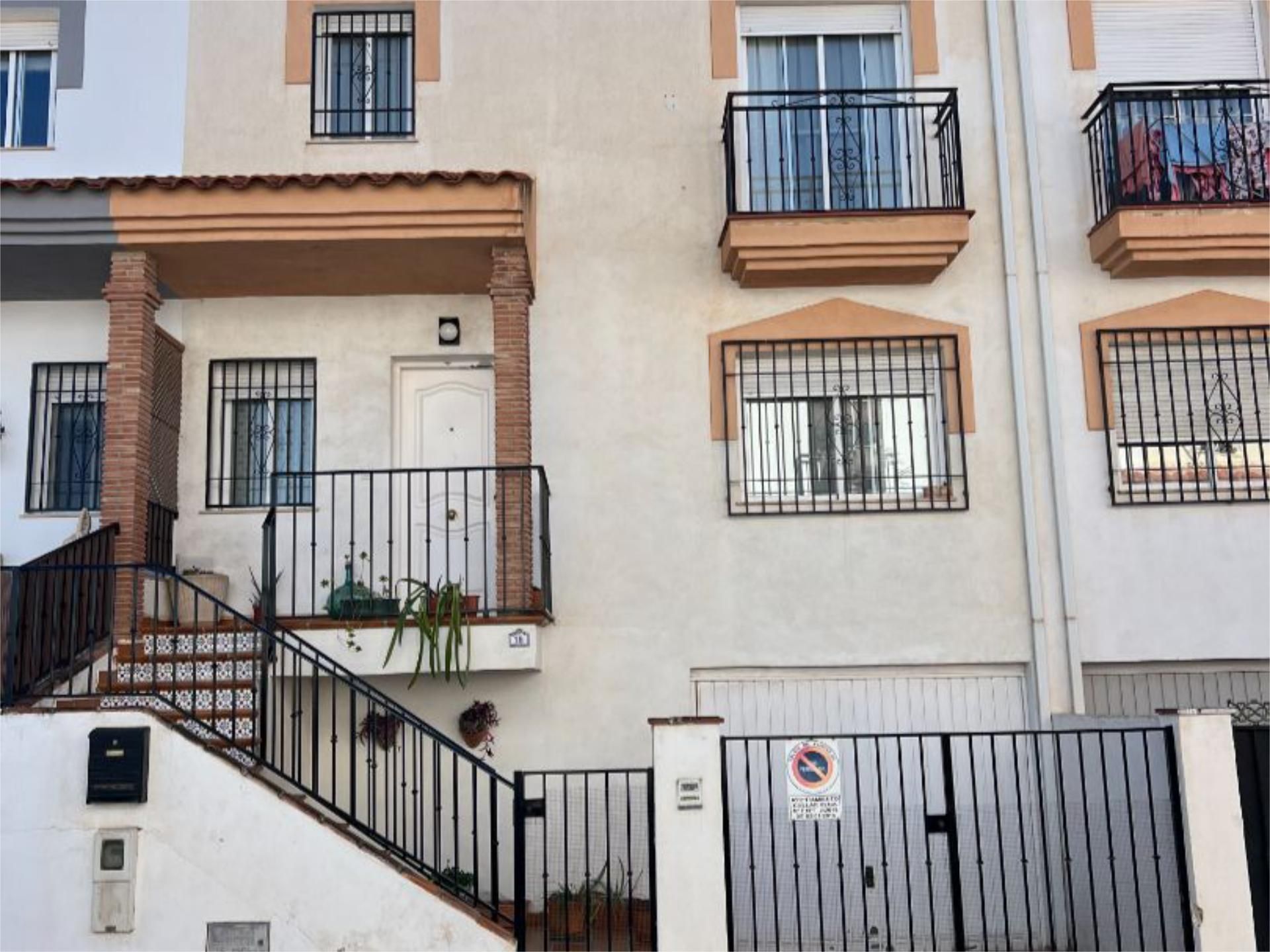 Casa adosada en venda a Calle del Río Genil, 18, Cúllar Vega Vista exterior de Casa adosada en venda en Cúllar Vega amb Balcó