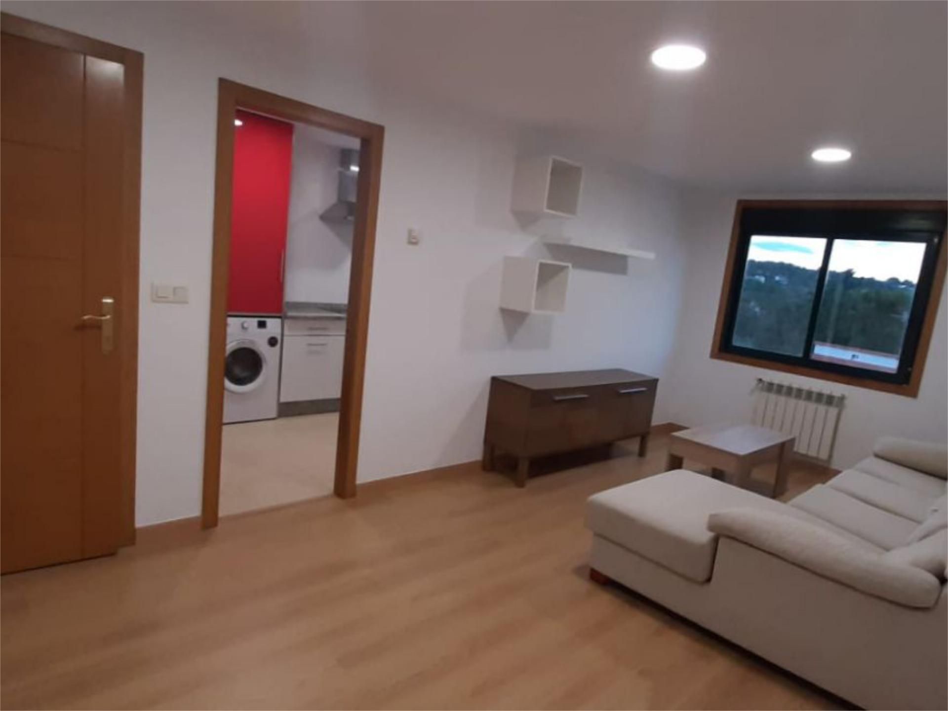 Pis de lloguer a Reboredo, 2, San Cibrao das Viñas Sala d'estar de Pis de lloguer en San Cibrao das Viñas amb Calefacció, Parquet i Traster