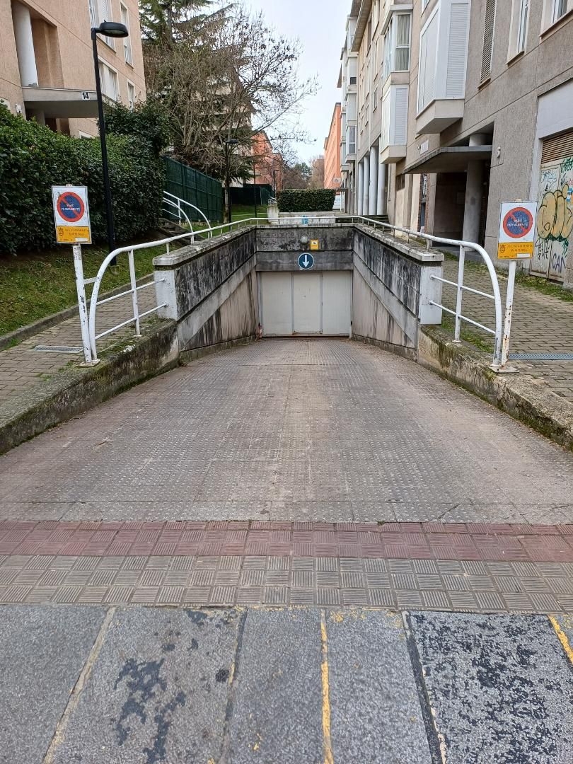 Garatge de lloguer a Calle del Concejo de Ardanaz, 14, Mendillorri