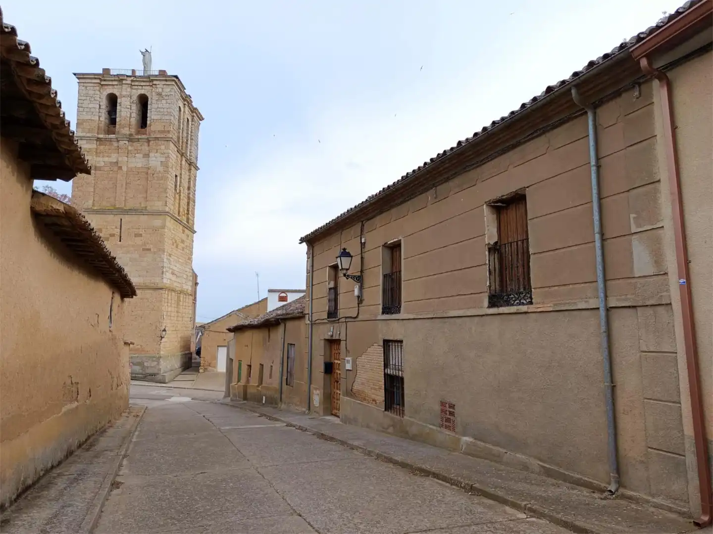 Planta baja en venta en Calle Barrial, 3, Aguilar de Campos Vista exterior de Planta baja en venta en Aguilar de Campos con Calefacción, Trastero y Amueblado