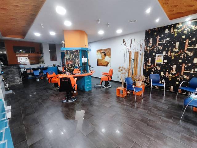 Local comercial en Venta en Carrer Federico García Lorca, 87 en Sector V