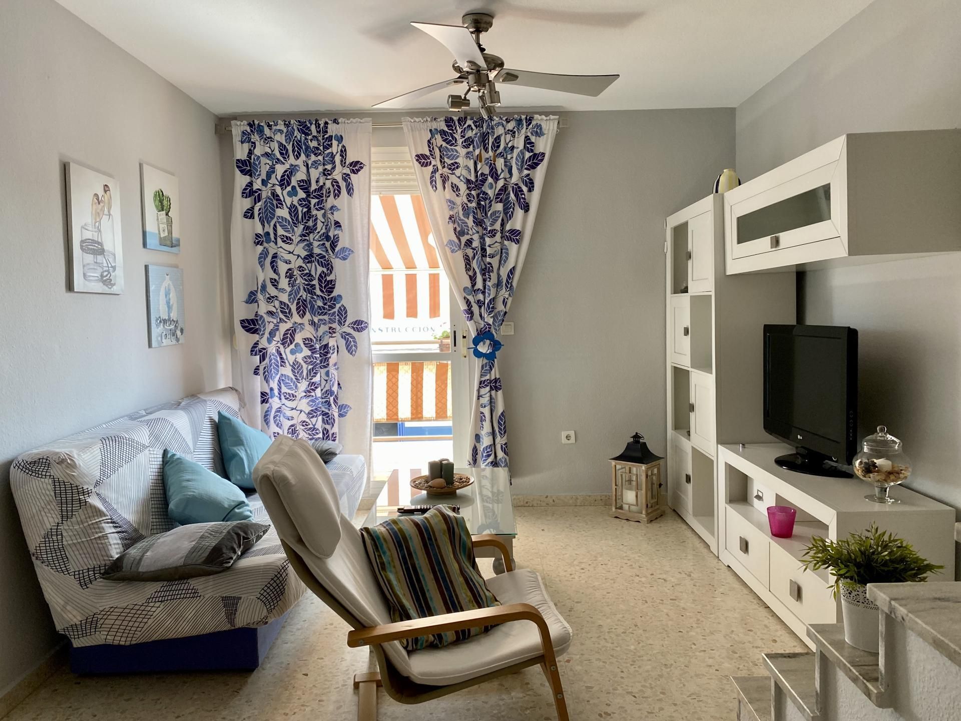 Dúplex en venda a Calle Punta Umbría, 15, Molino de la Vega Sala d'estar de Dúplex en venda en Huelva Capital amb Aire condicionat, Terrassa i Balcó