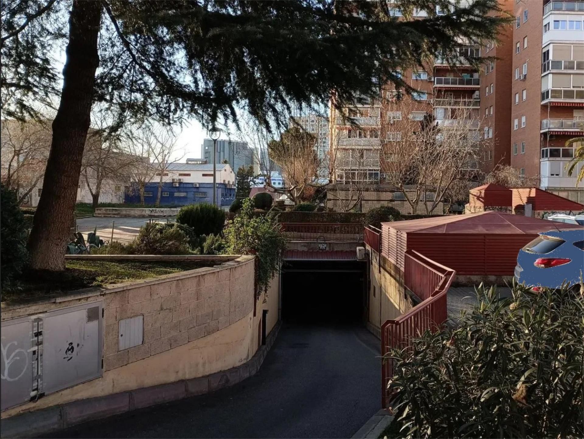 Garage to rent in Avenida de los Príncipes de España, 1, La Espinilla - Parque Blanco