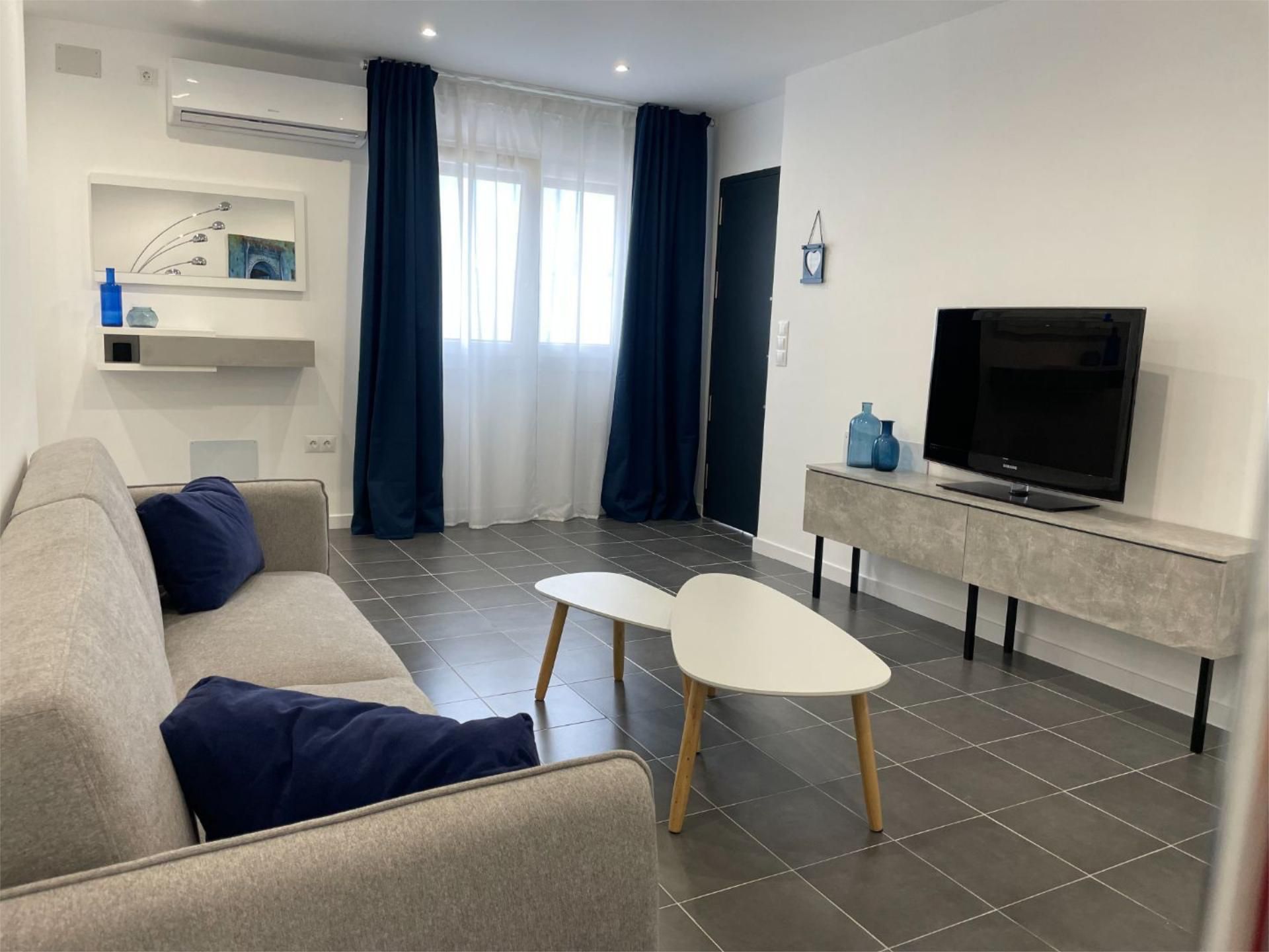 Sala d'estar de Apartament de lloguer en Torremolinos amb Aire condicionat, Calefacció i Terrassa