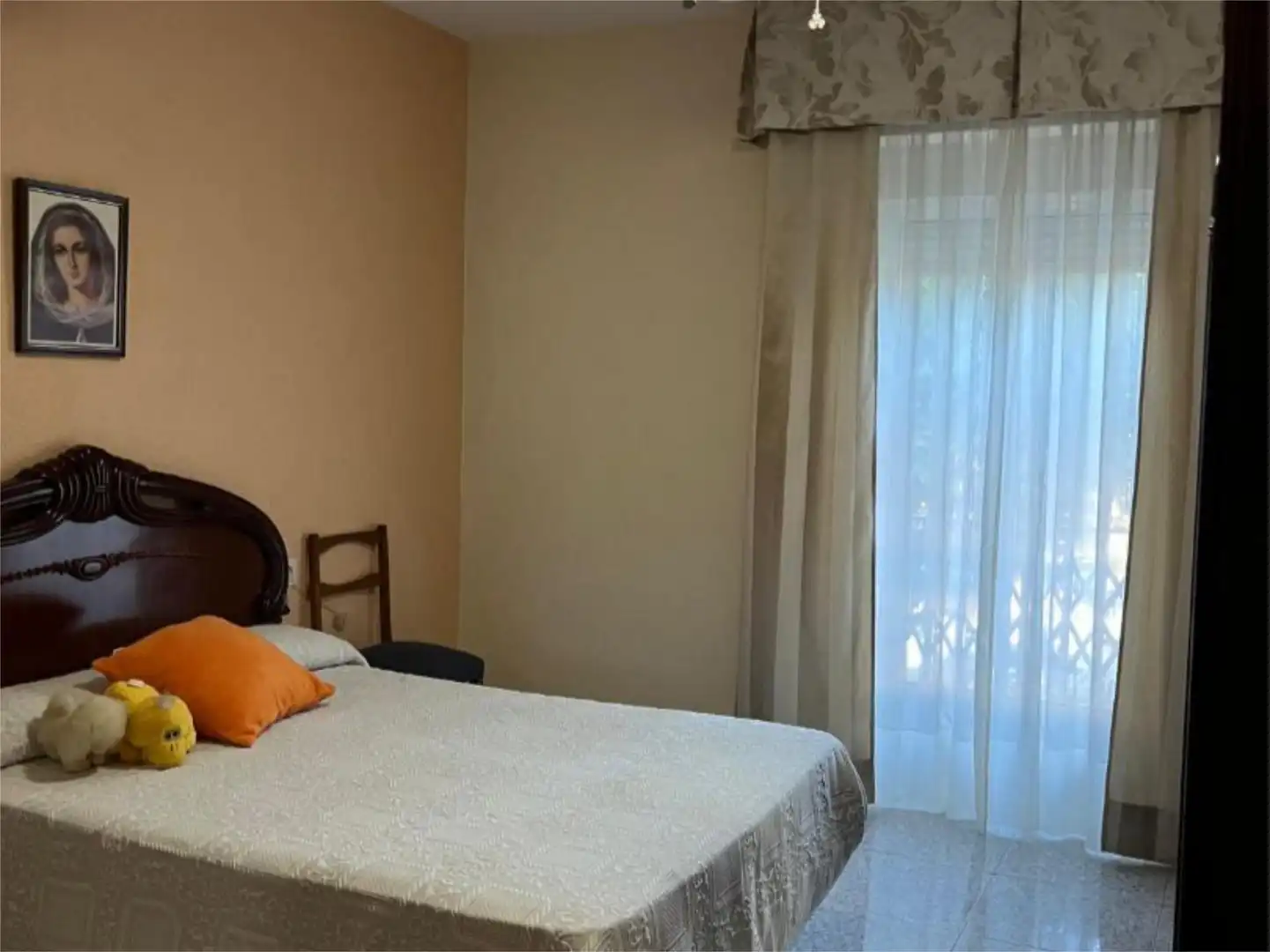 Casa adosada en venda a Calle Juanito Valderrama, 37, Ctra. Circunvalación - La Magdalena Dormitori de Casa adosada en venda en Jaén amb Terrassa, Traster i Balcó