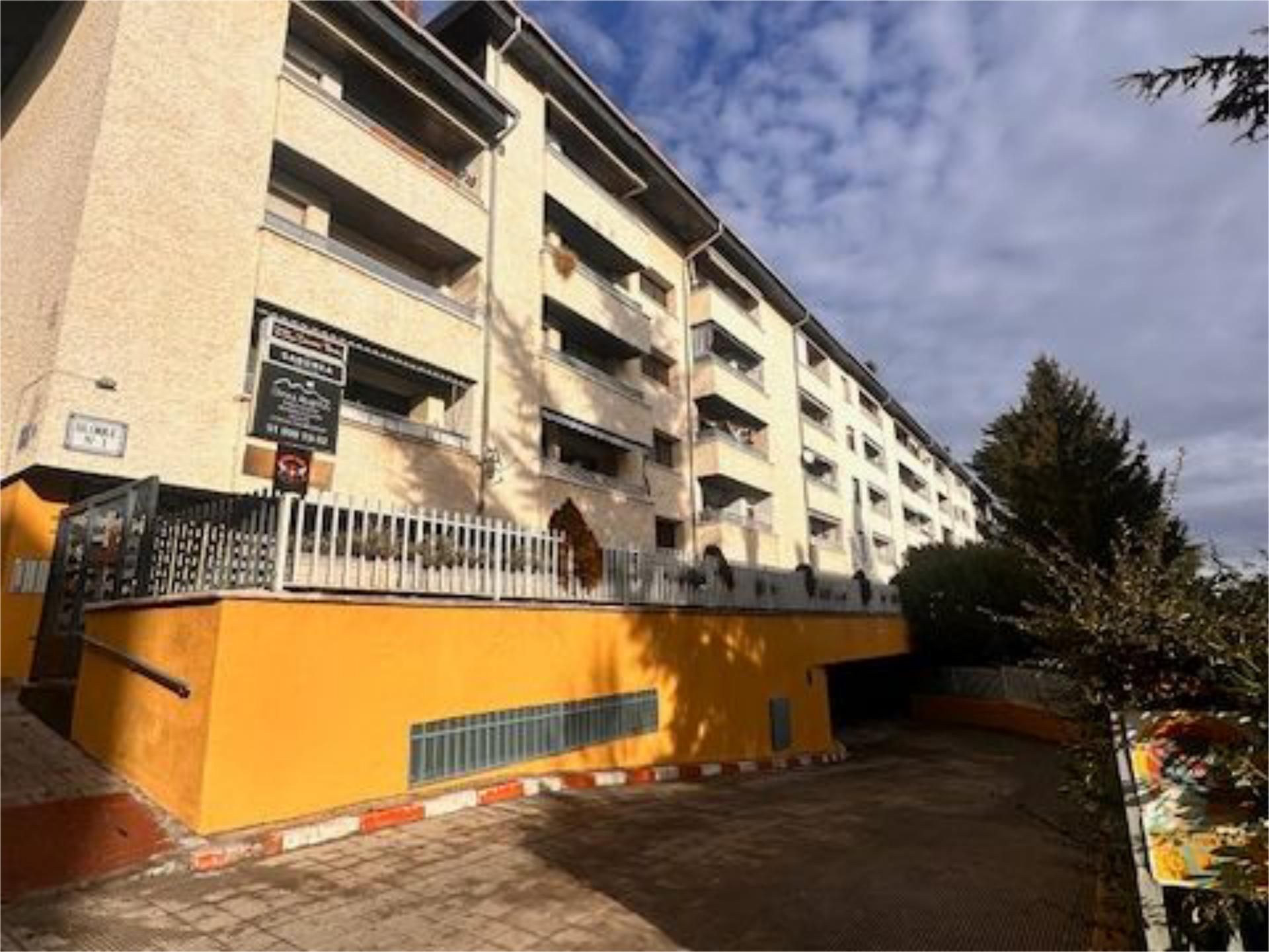 Flat to rent in Street Calle de Juliana, 4, Jardín de los Reyes - Parque Real Flat to rent in Street Calle de Juliana, 4, Jardín de los Reyes - Parque Real