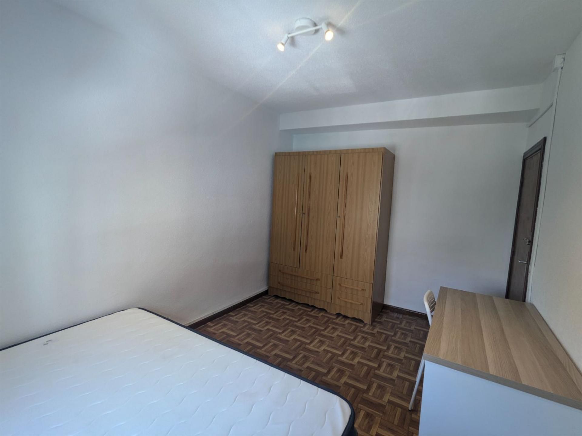 Flat to share in Calle de la Hortensia, 13, Centro Bedroom of Flat to share in Torrejón de Ardoz with Parquet flooring and Furnished
