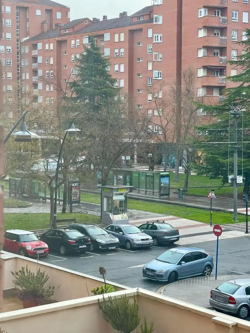 Piso en venta en Juntas Generales Kalea, 33, Arriaga - Lakua Vista exterior de Piso en venta en Vitoria - Gasteiz con Balcón