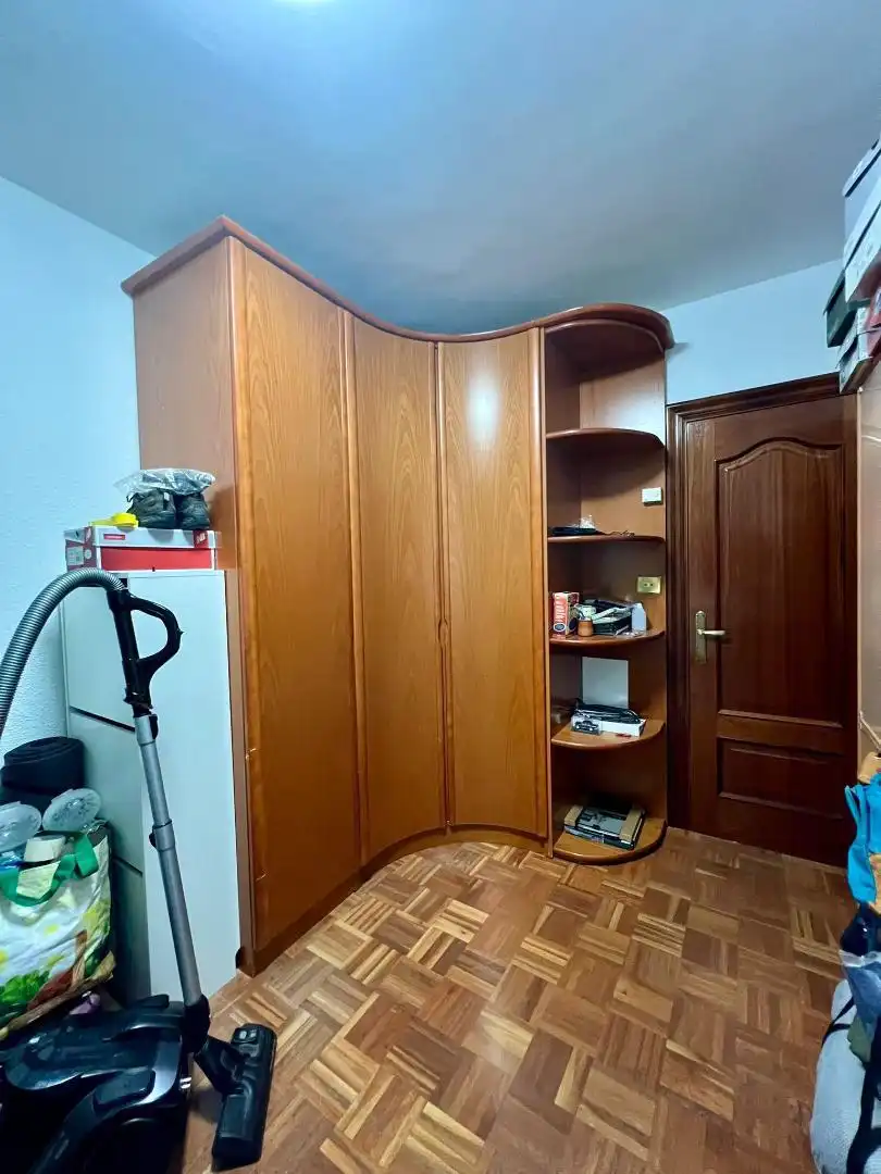 Piso en venta en Juntas Generales Kalea, 33, Arriaga - Lakua Habitación de Piso en venta en Vitoria - Gasteiz con Balcón