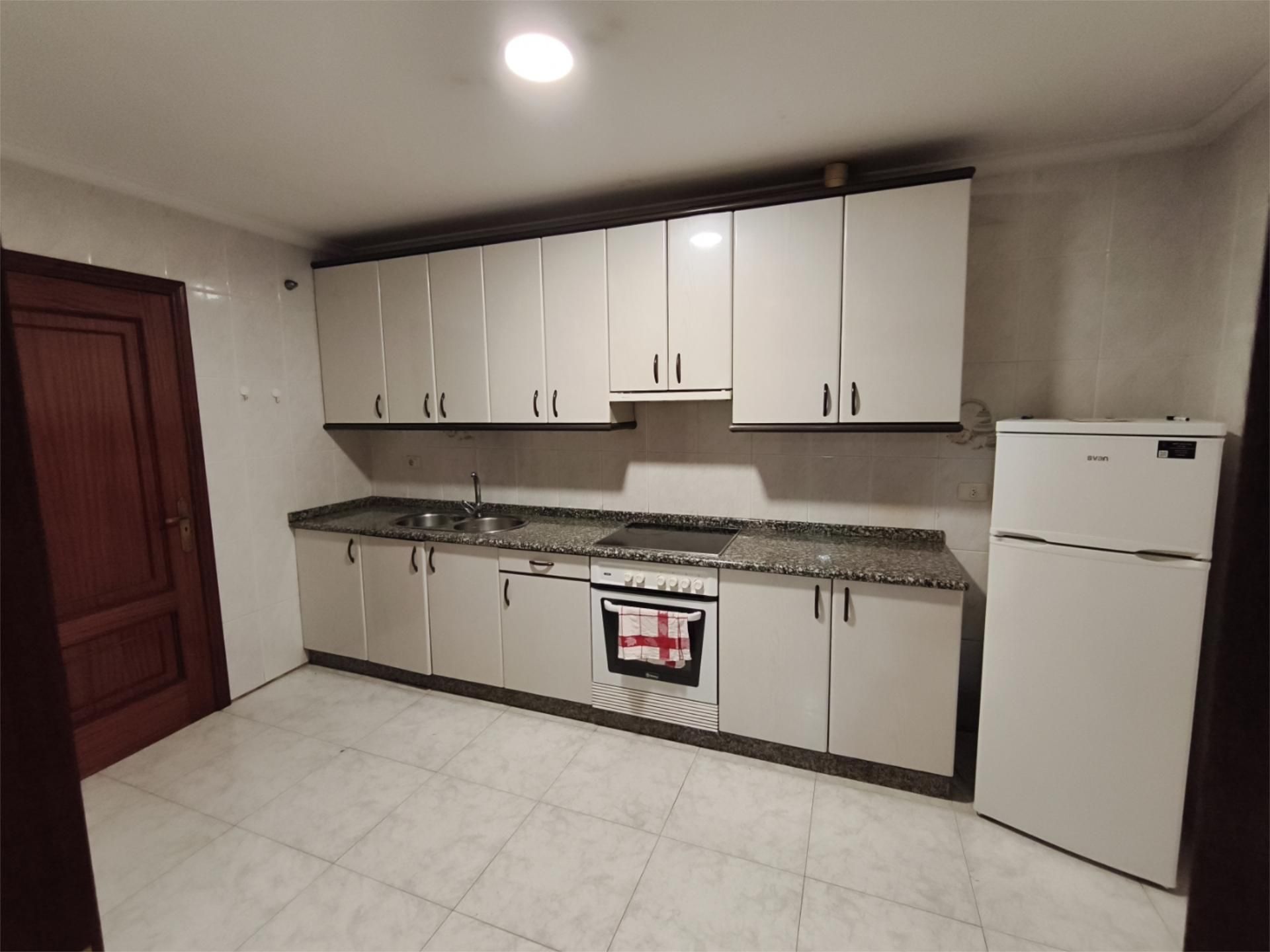 Kitchen of Flat to rent in Verín  with Heating, Furnished and Washing machine