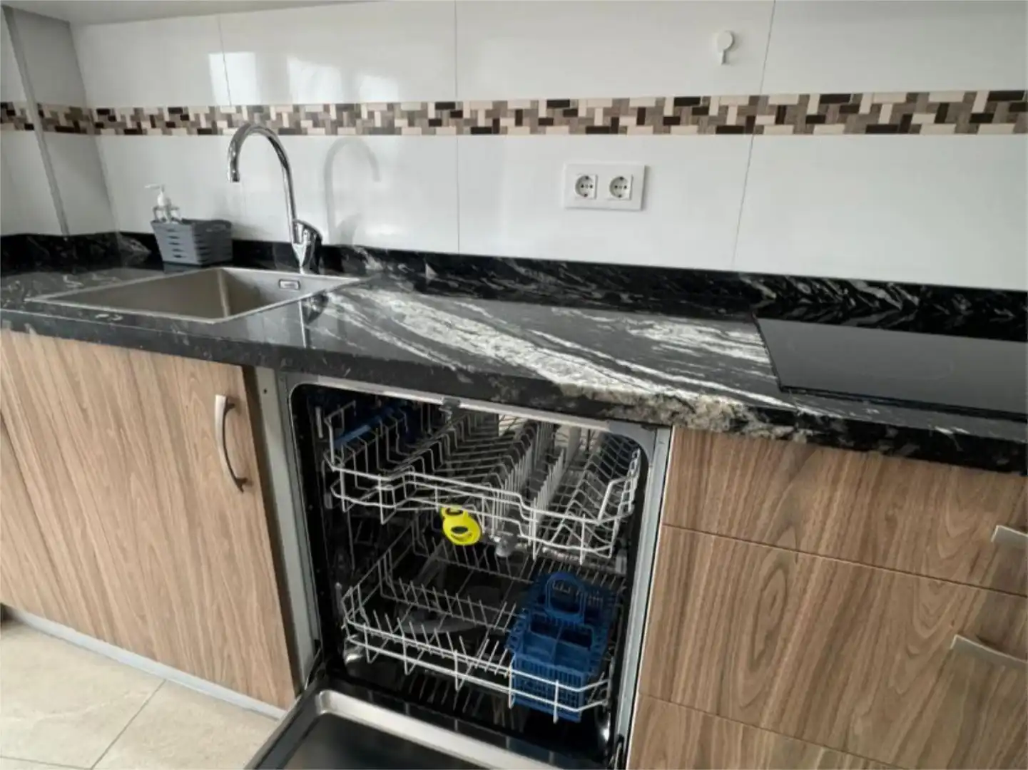 Cuina de Pis de lloguer en Oviedo  amb Terrassa