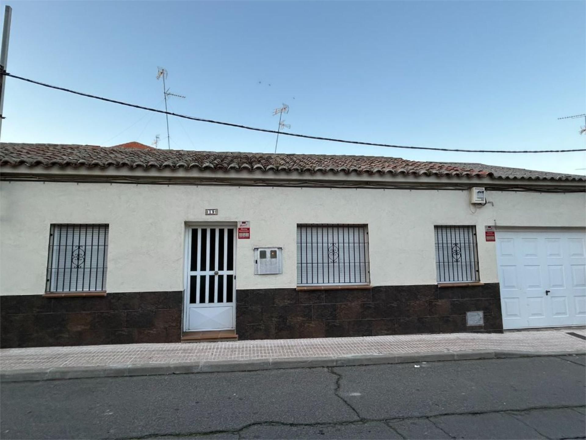 Vista exterior de Casa adosada en venda en Fuensalida