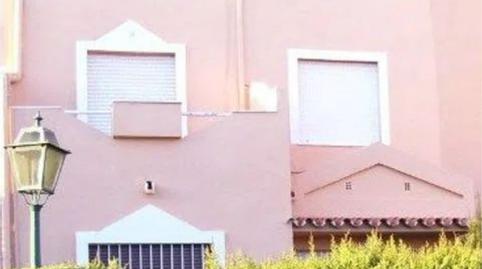 Foto 2 de Casa adosada en venta en Urbanización Pernet, 2, Nueva Atalaya, Estepona