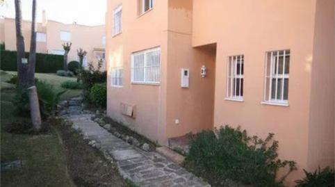 Foto 3 de Casa adosada en venta en Urbanización Pernet, 2, Nueva Atalaya, Estepona