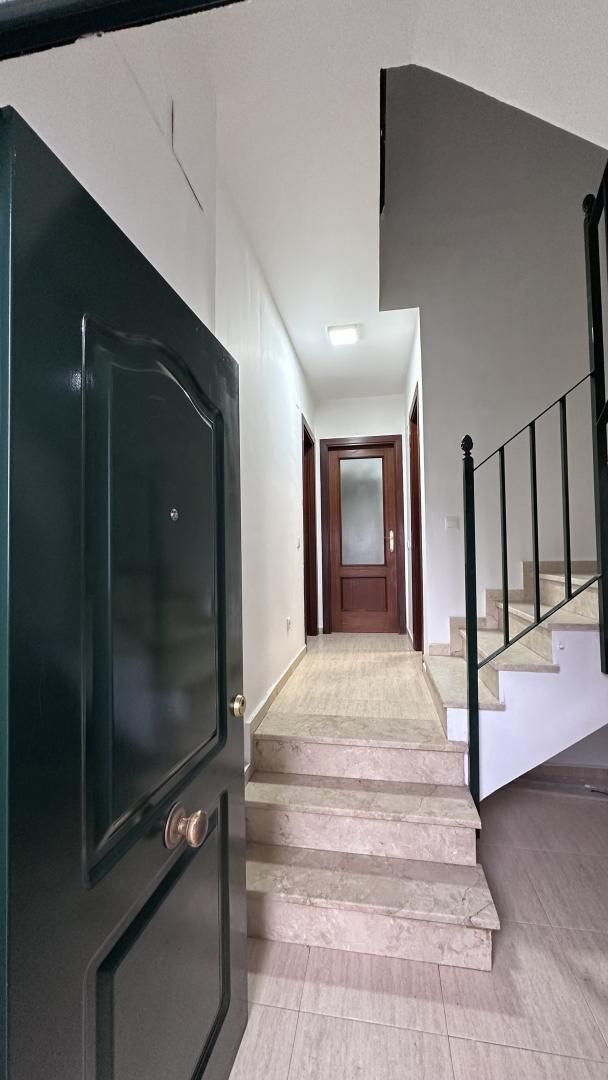 Single-family semi-detached to share in Calle Manuel de Falla, 30, San Juan del Puerto