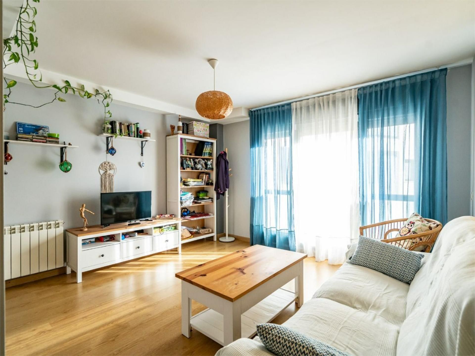Living room of Study to rent in Torrelavega   with Heating, Parquet flooring and Terrace