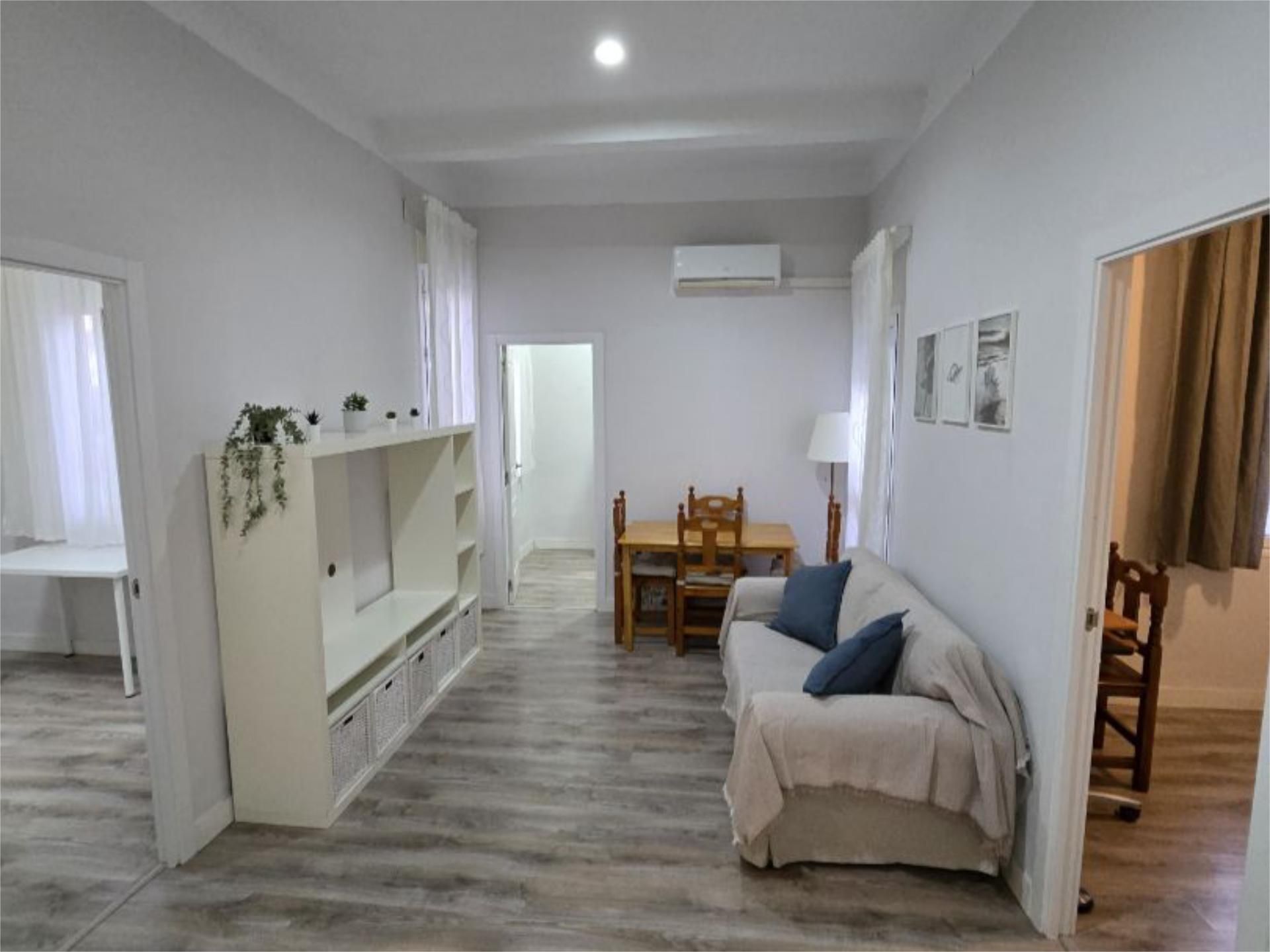 Flat to rent in Calle Rafael Cantarero, 2, Ciudad Jardín Living room of Flat to rent in Sevilla Capital with Air Conditioner