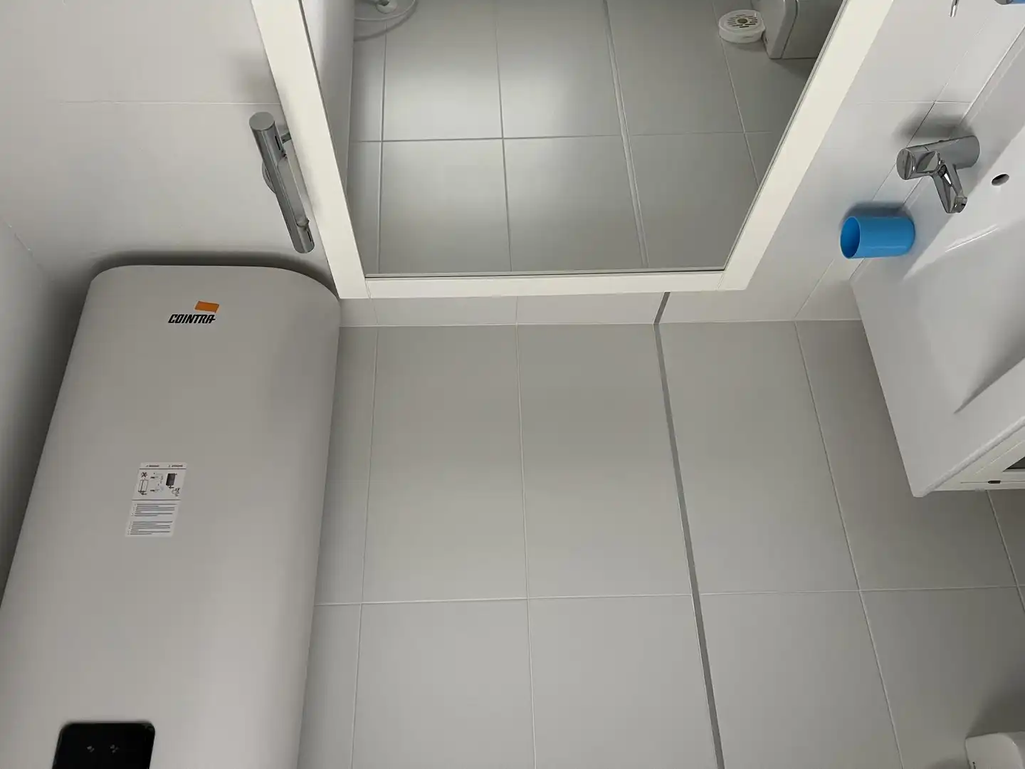 Baño de Apartamento en venta en  Granada Capital con Aire acondicionado y Balcón