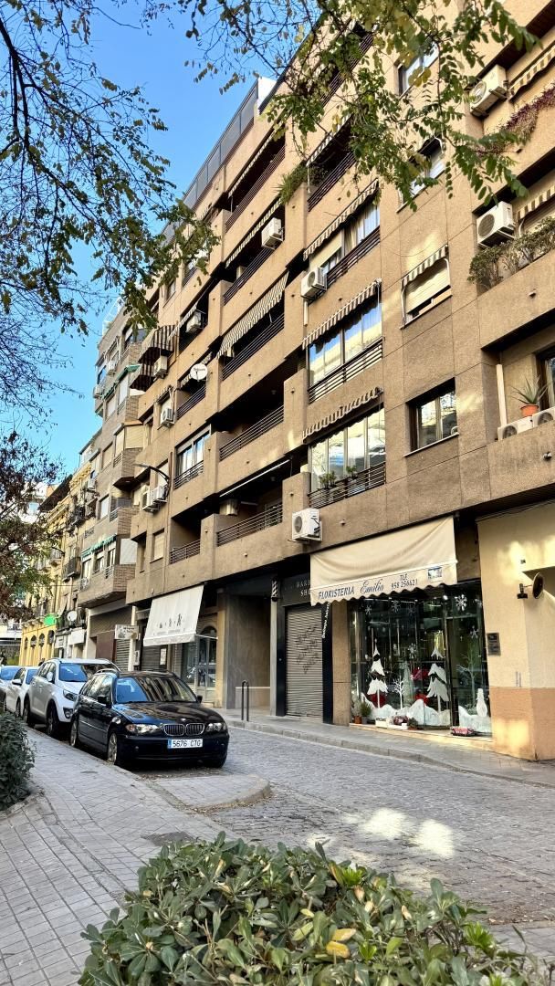 Pis en venda a Calle San José Baja, 26, Fígares Vista exterior de Pis en venda en Granada Capital amb Balcó