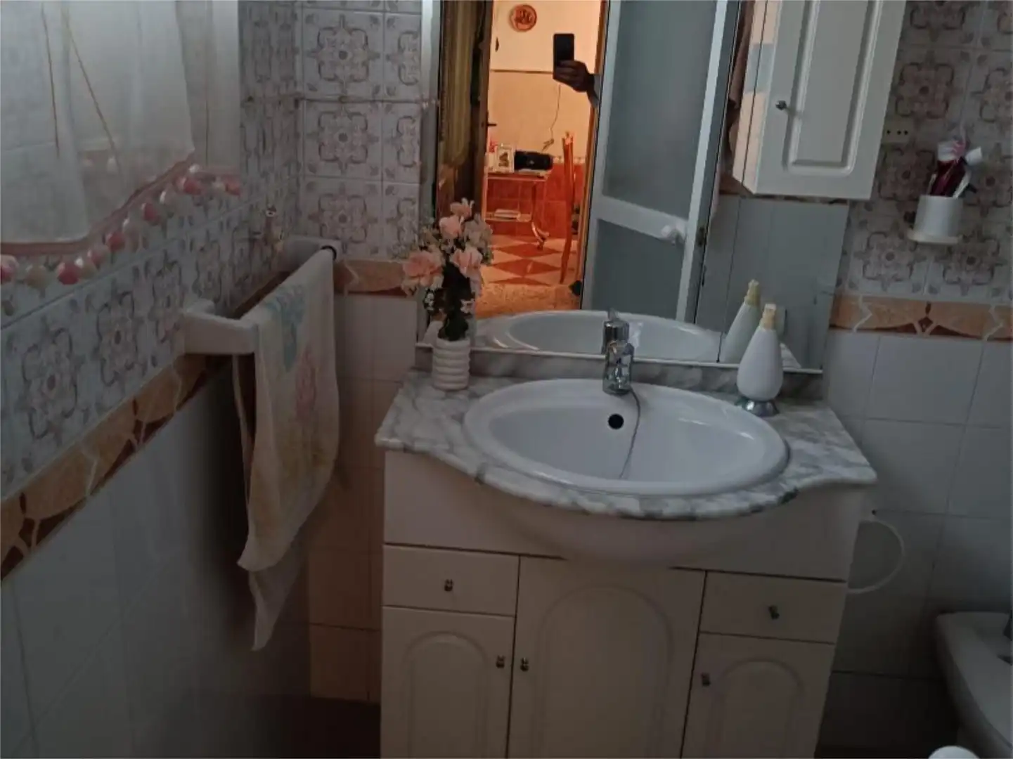 Casa adosada en venta en Avenida Guardia Civil, 1, Villafranca de los Barros Baño de Casa adosada en venta en Villafranca de los Barros con Aire acondicionado, Terraza y Amueblado