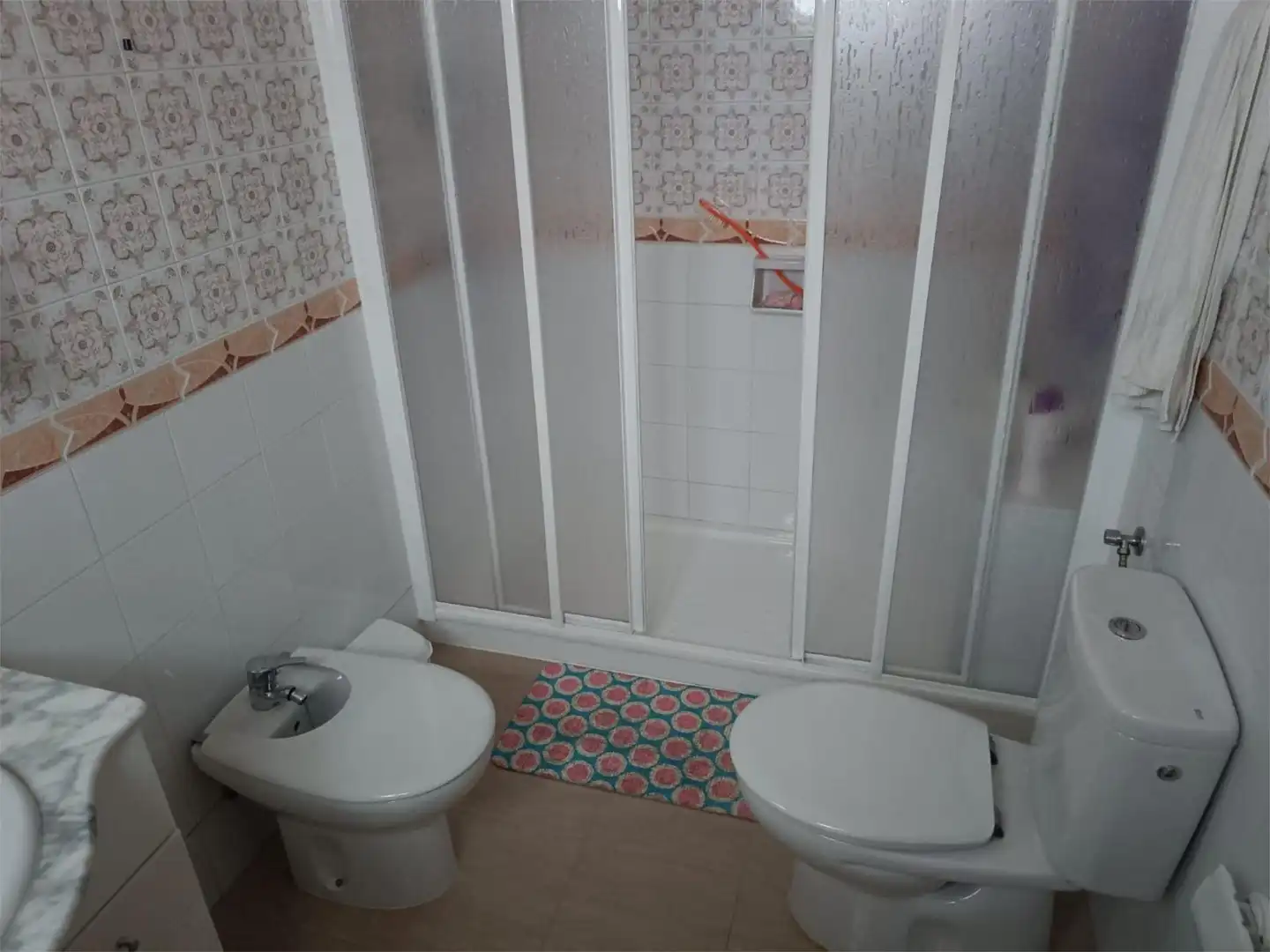Casa adosada en venta en Avenida Guardia Civil, 1, Villafranca de los Barros Baño de Casa adosada en venta en Villafranca de los Barros con Aire acondicionado, Terraza y Amueblado