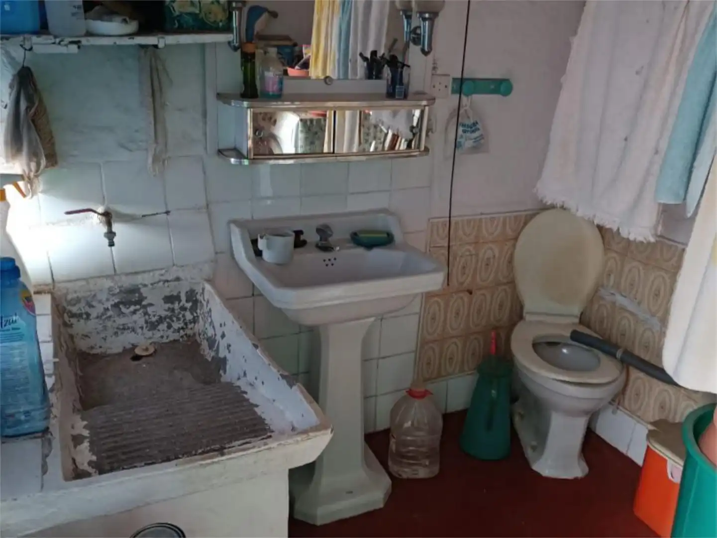 Casa adosada en venta en Avenida Guardia Civil, 1, Villafranca de los Barros Baño de Casa adosada en venta en Villafranca de los Barros con Aire acondicionado, Terraza y Amueblado