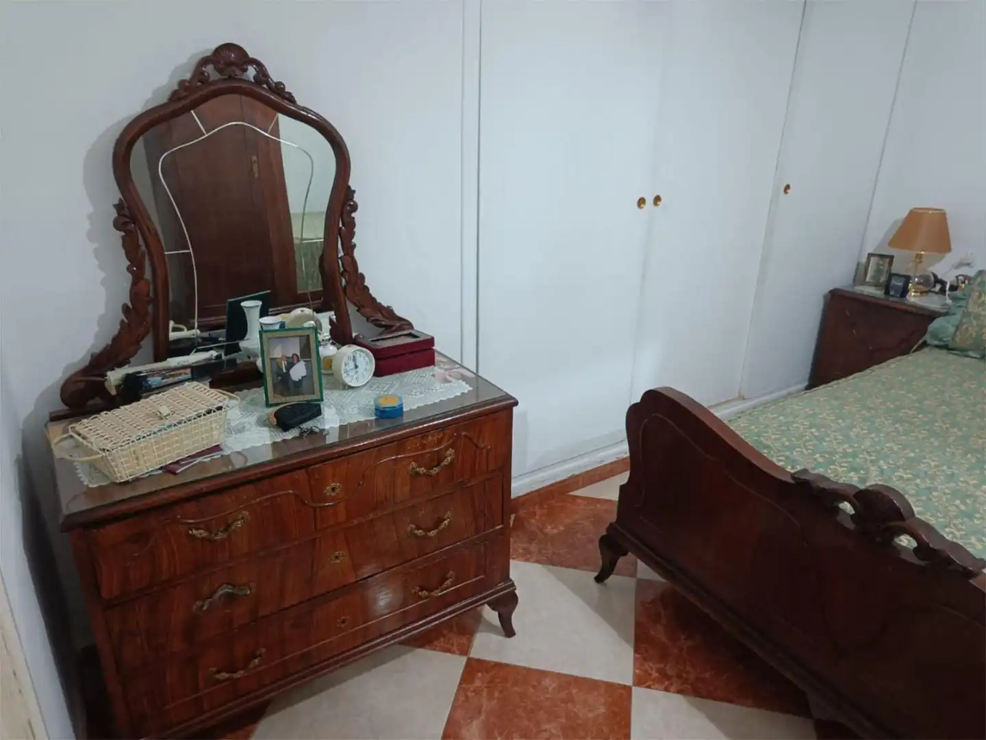 Casa adosada en venta en Avenida Guardia Civil, 1, Villafranca de los Barros Habitación de Casa adosada en venta en Villafranca de los Barros con Aire acondicionado, Terraza y Amueblado